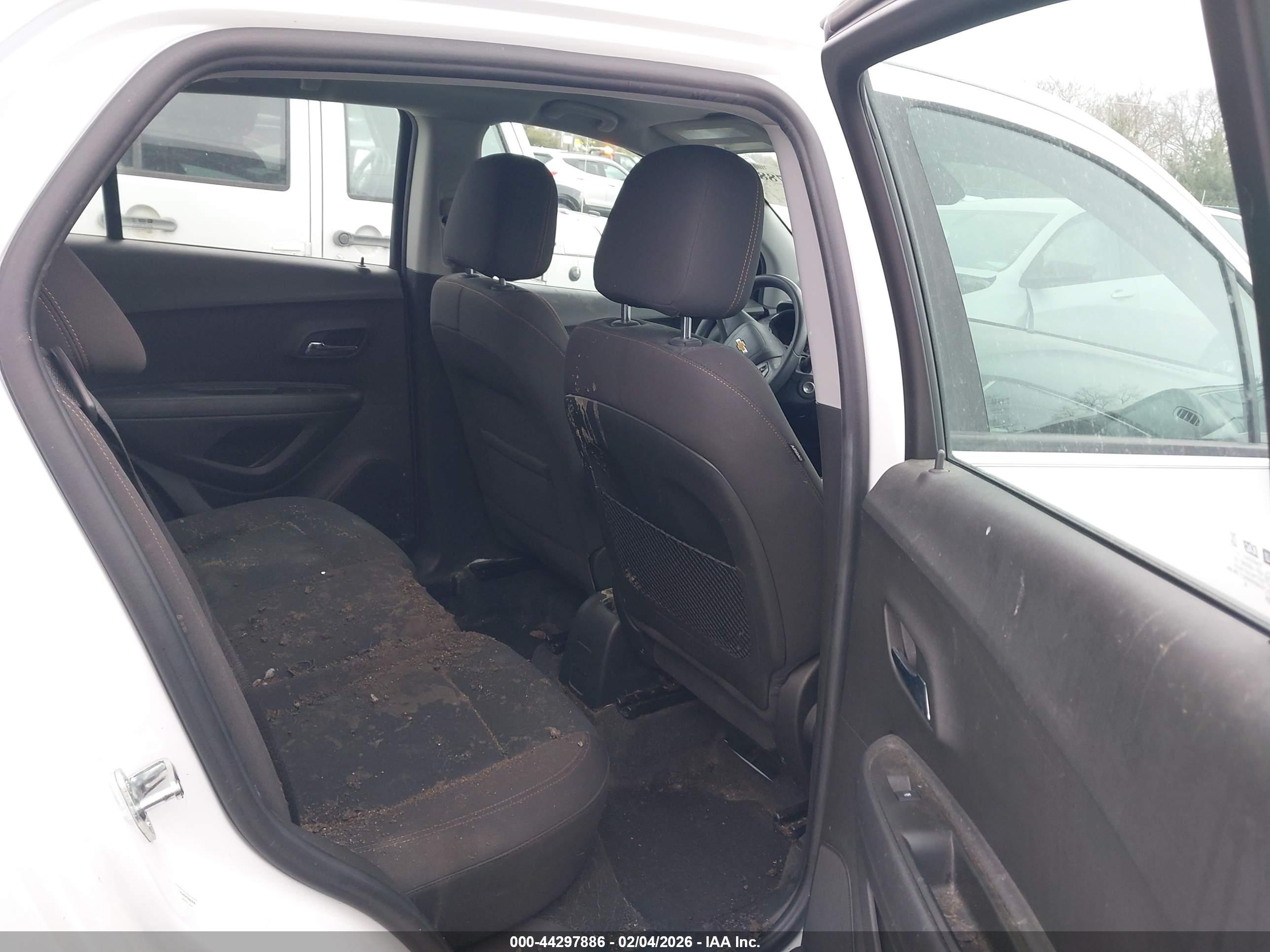 CHEVROLET TRAX image 8