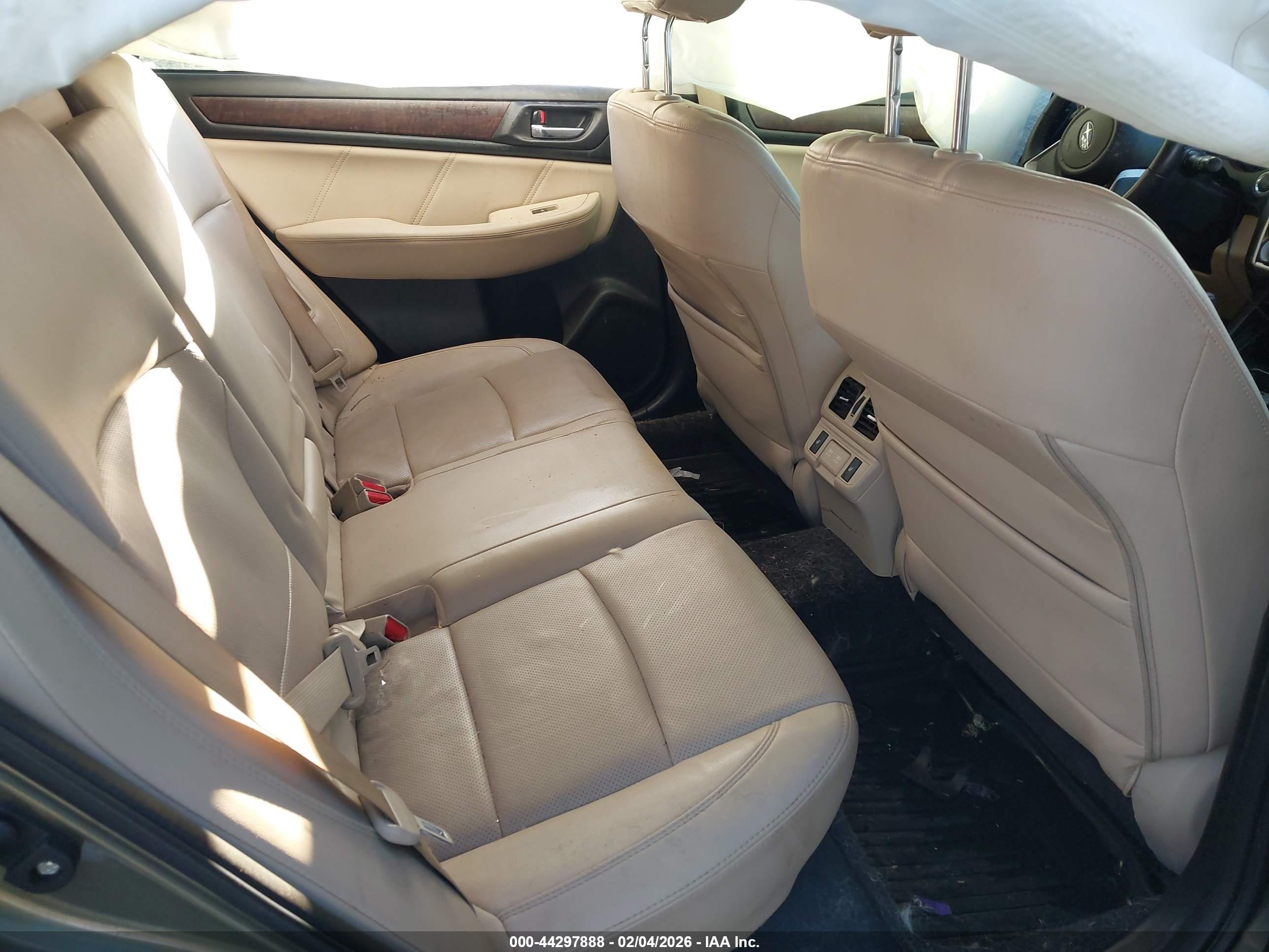 SUBARU OUTBACK image 8