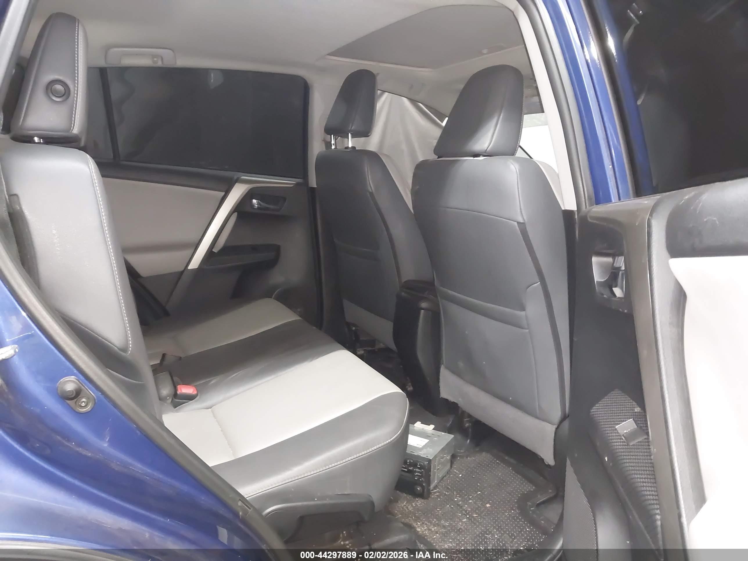 TOYOTA RAV4 image 8