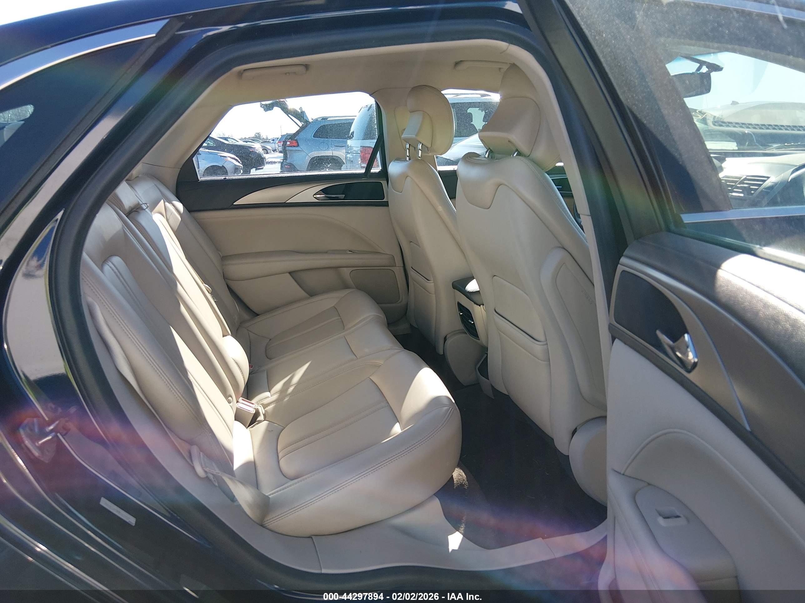 LINCOLN MKZ image 8
