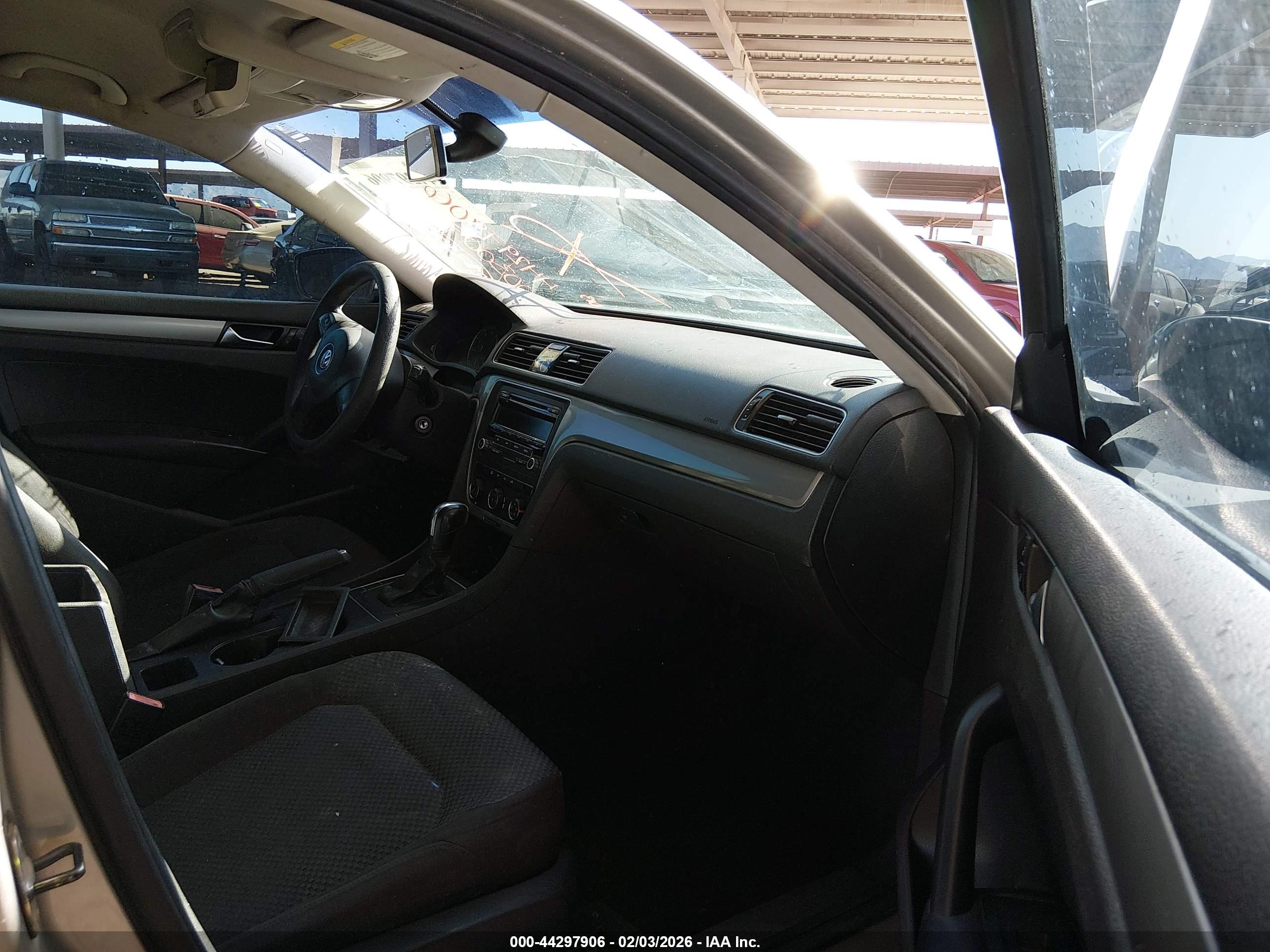 VOLKSWAGEN PASSAT image 5