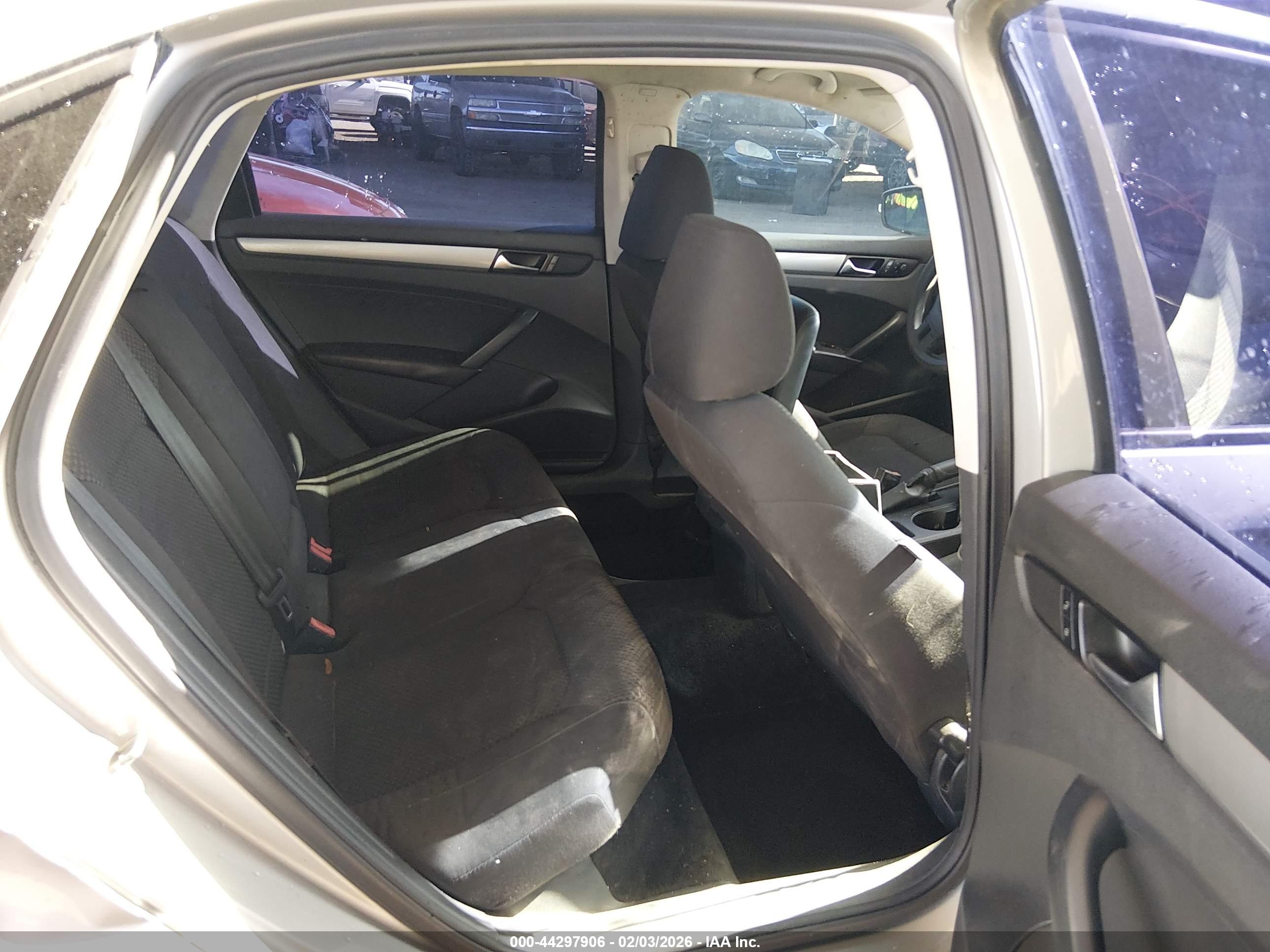 VOLKSWAGEN PASSAT image 8