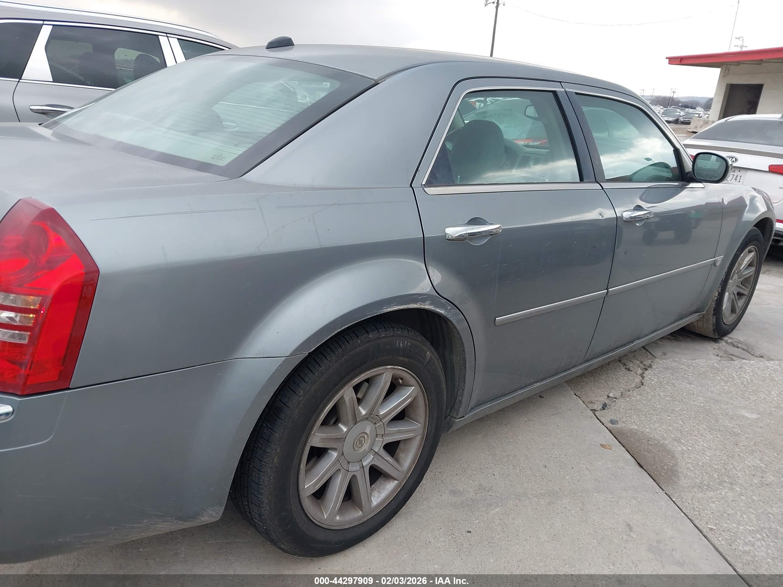 CHRYSLER 300C image 6