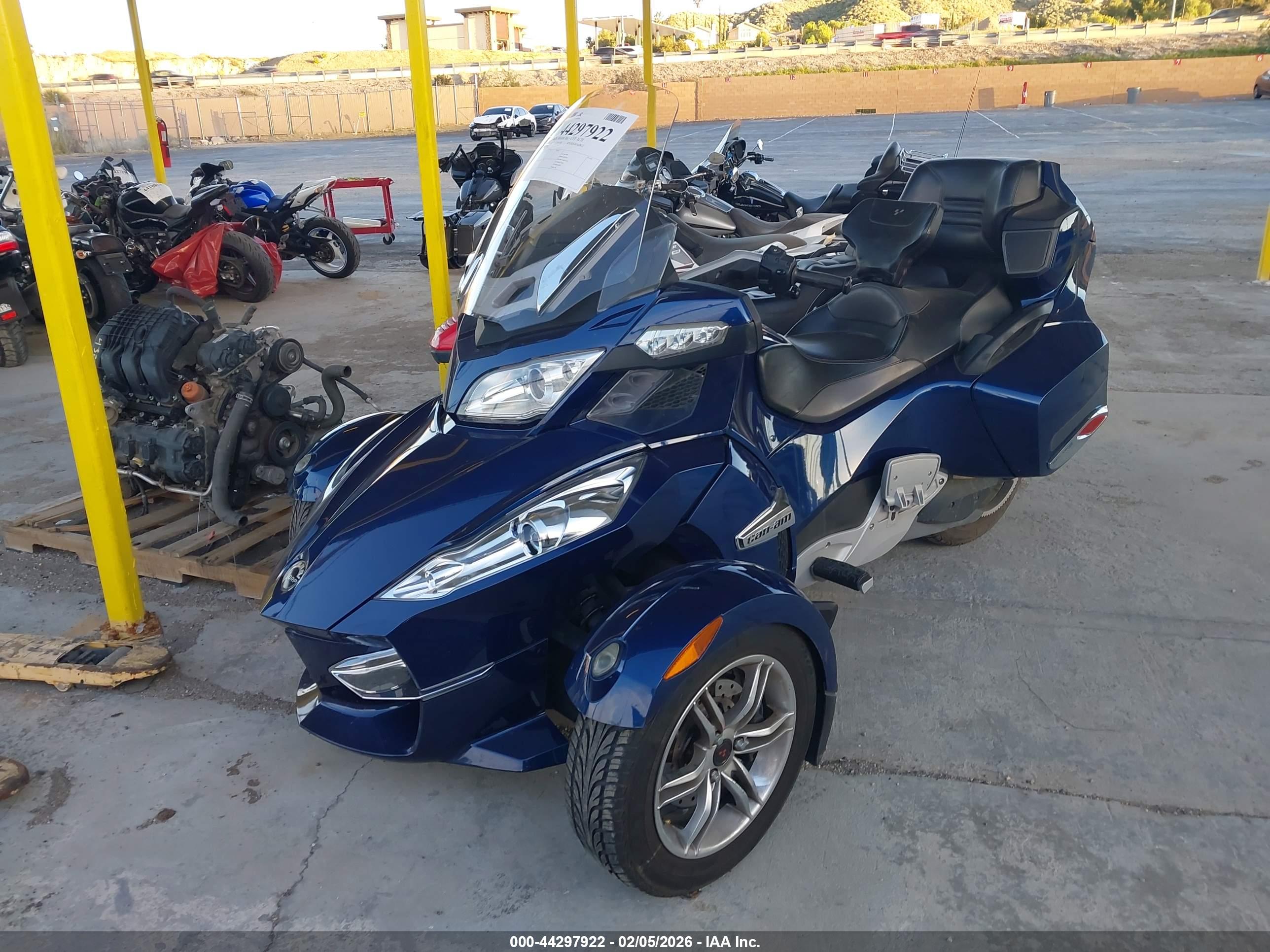 CAN-AM SPYDER image 2