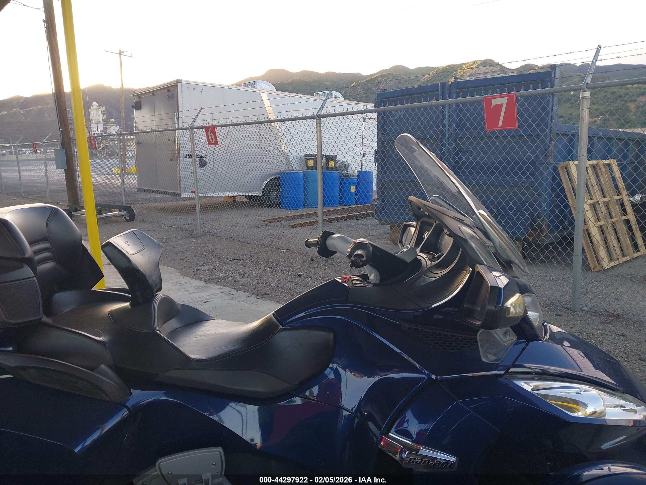 CAN-AM SPYDER image 5