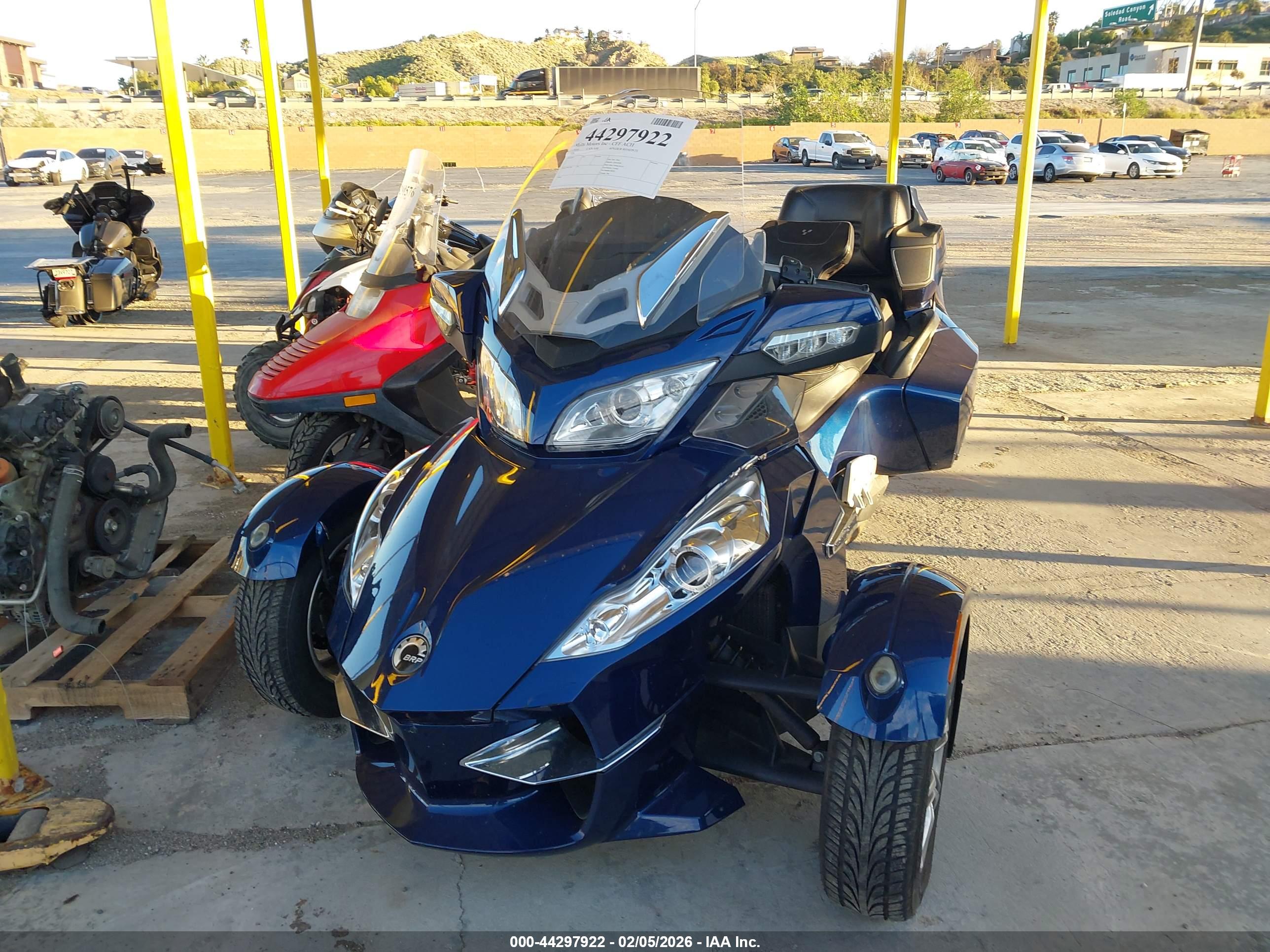 CAN-AM SPYDER image 6