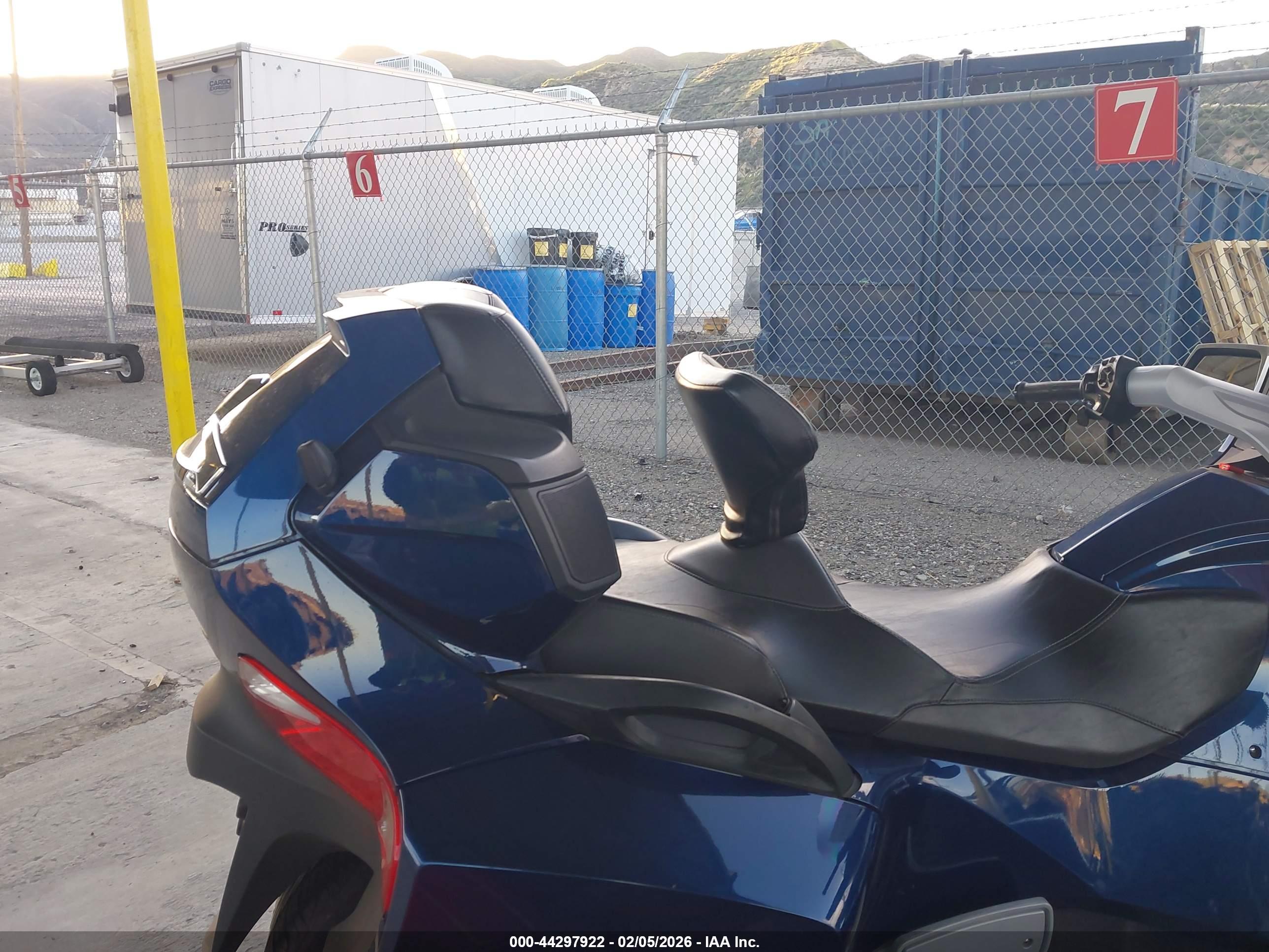 CAN-AM SPYDER image 8