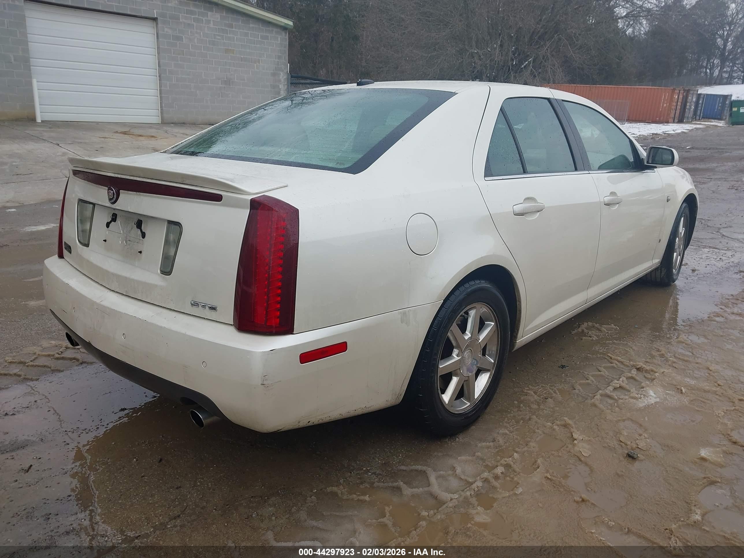 CADILLAC STS image 4