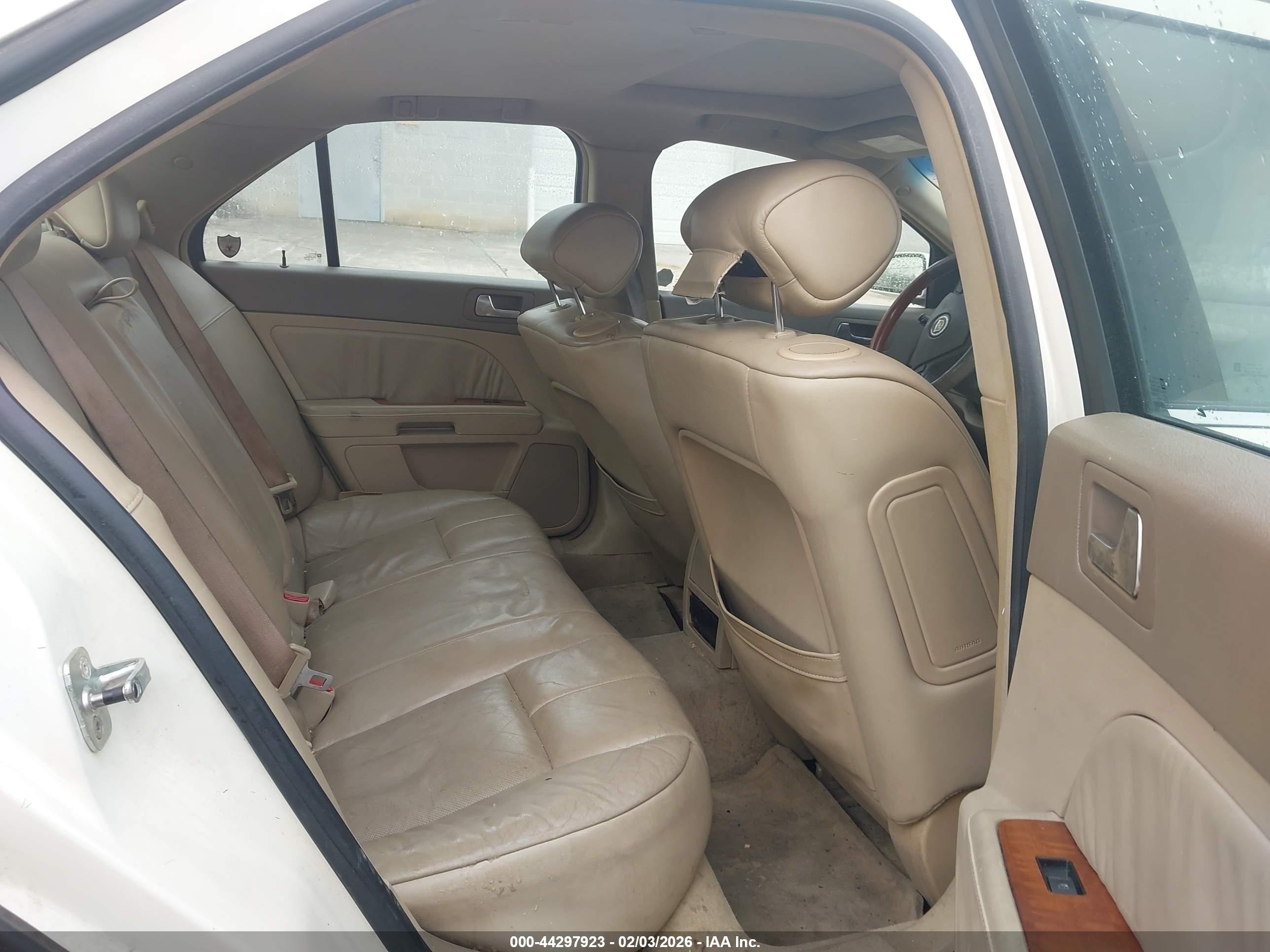 CADILLAC STS image 8