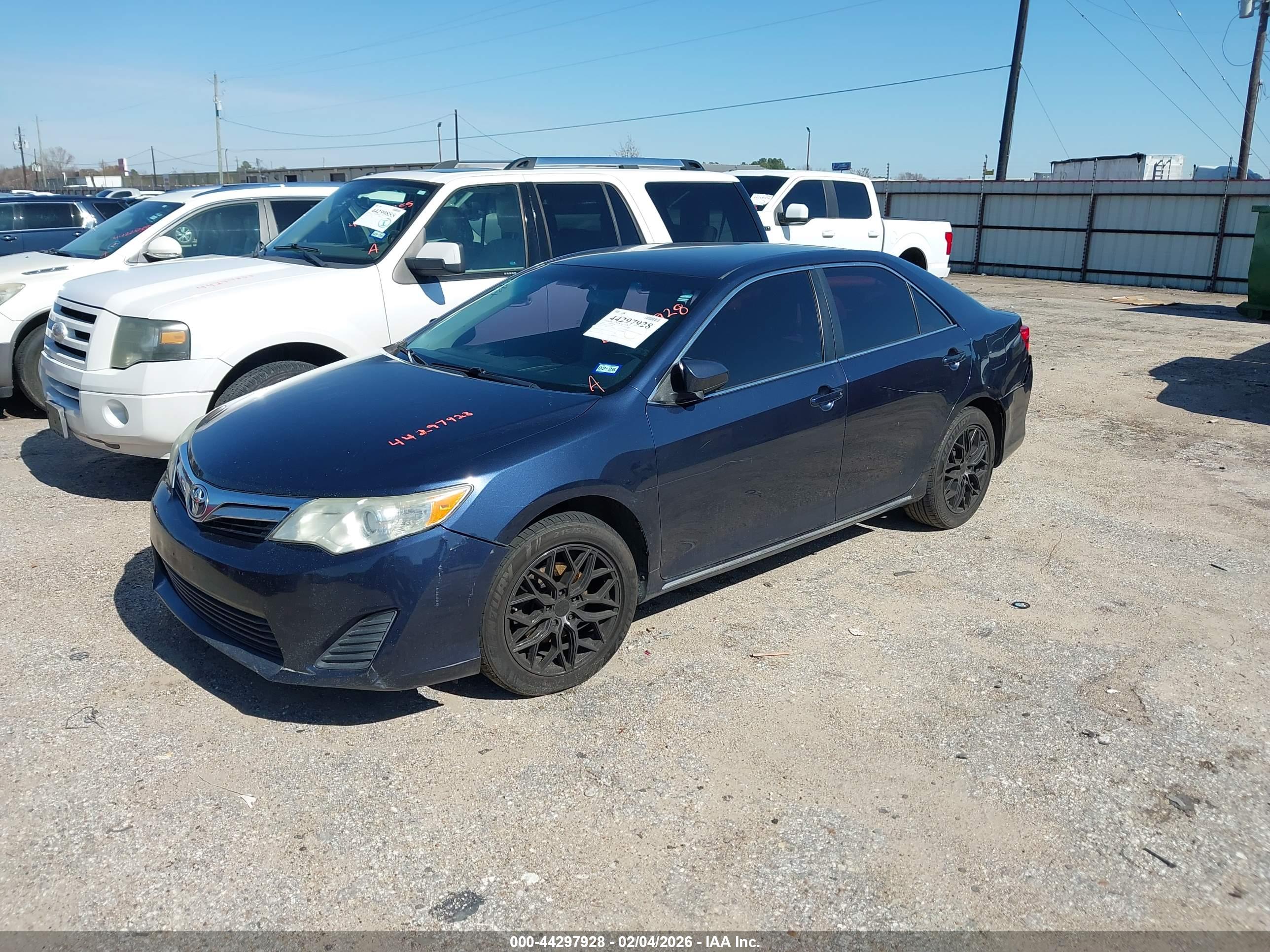 TOYOTA CAMRY image 2
