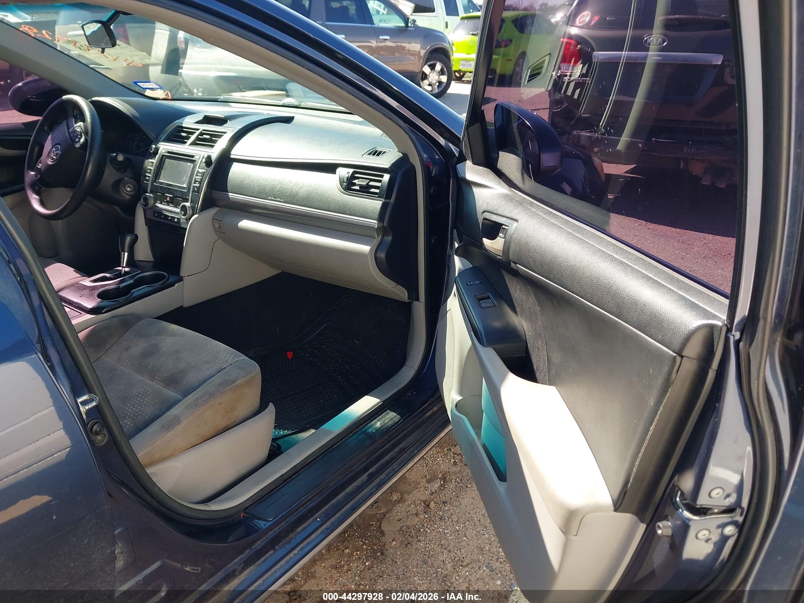 TOYOTA CAMRY image 5