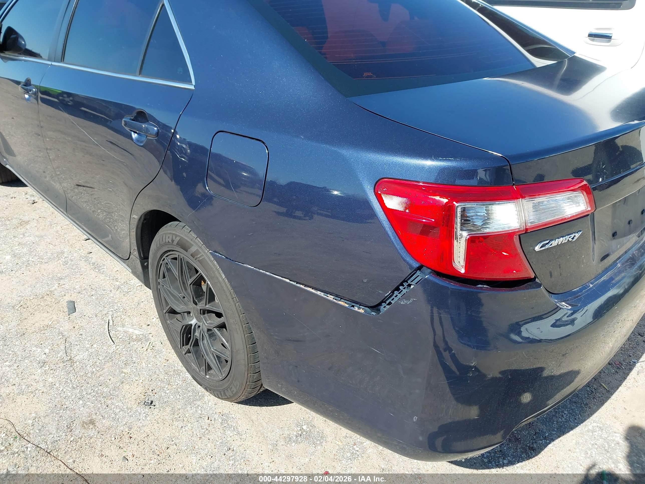 TOYOTA CAMRY image 6