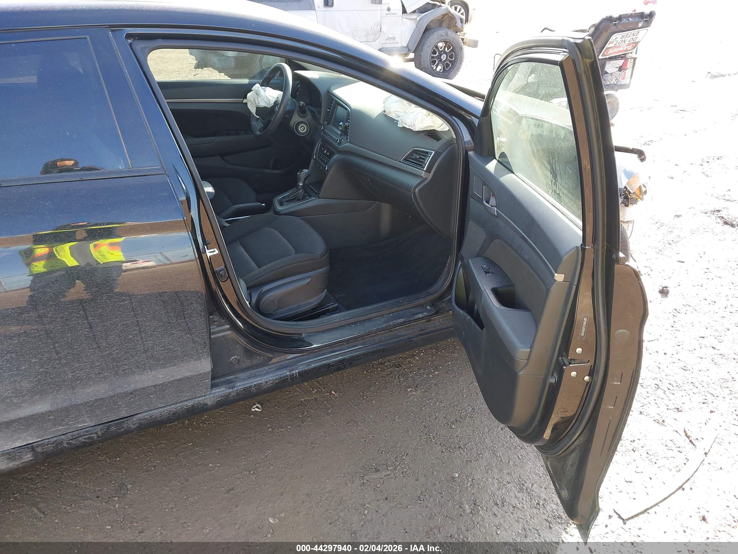 HYUNDAI ELANTRA image 5