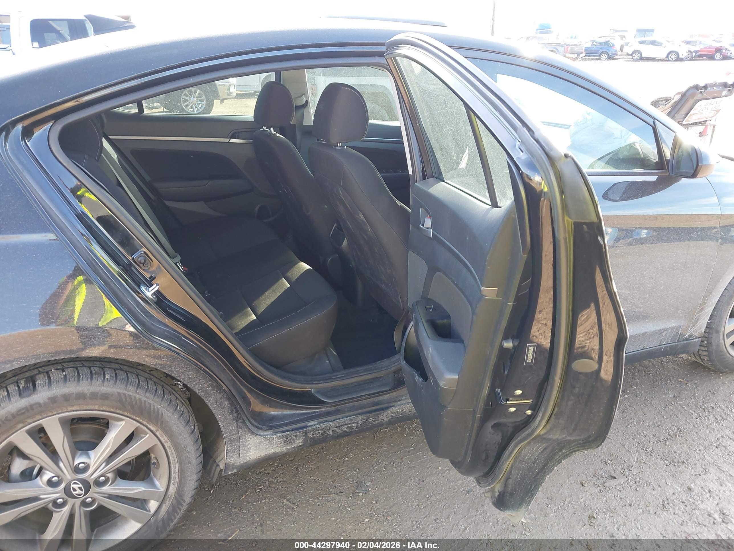 HYUNDAI ELANTRA image 8