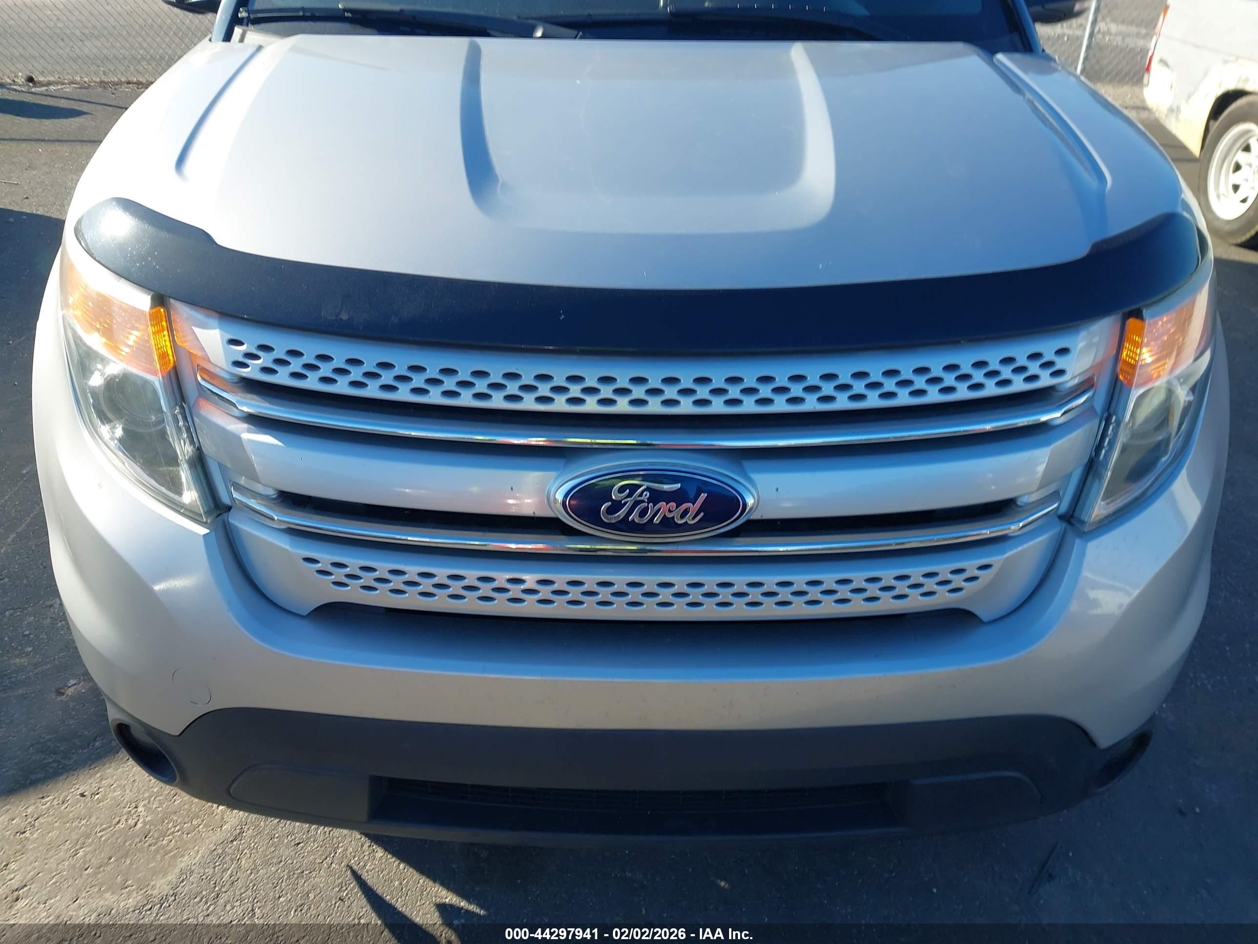 FORD EXPLORER image 6