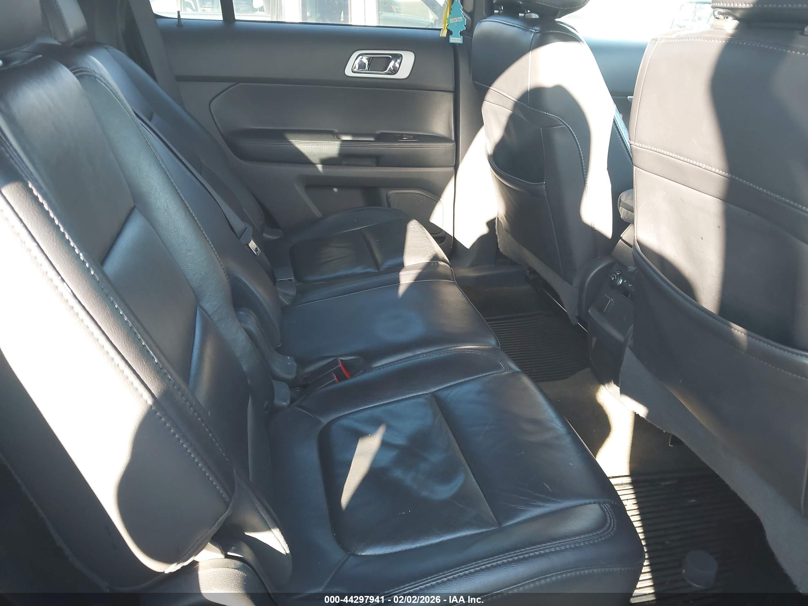 FORD EXPLORER image 8