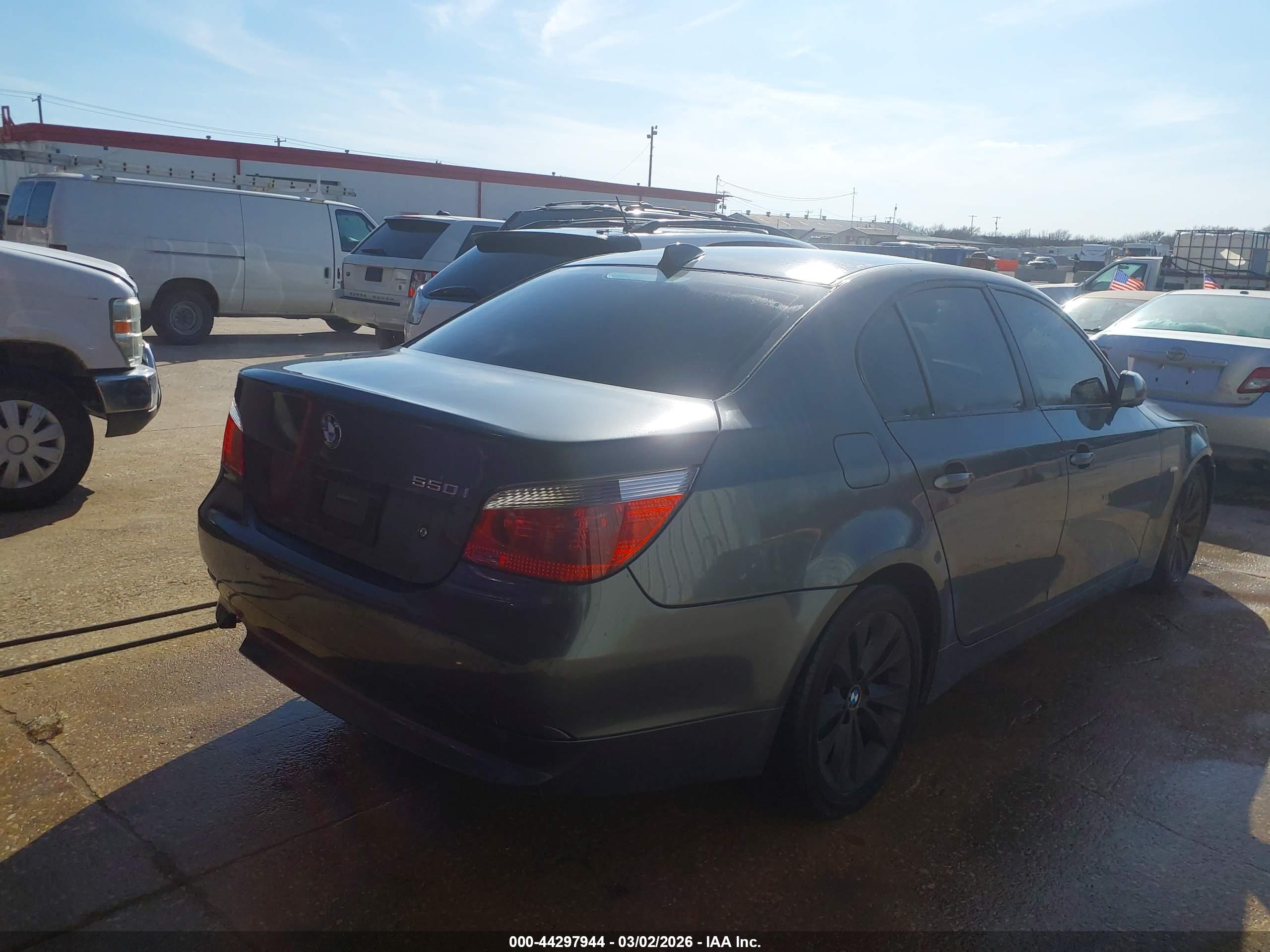 BMW 550I image 4
