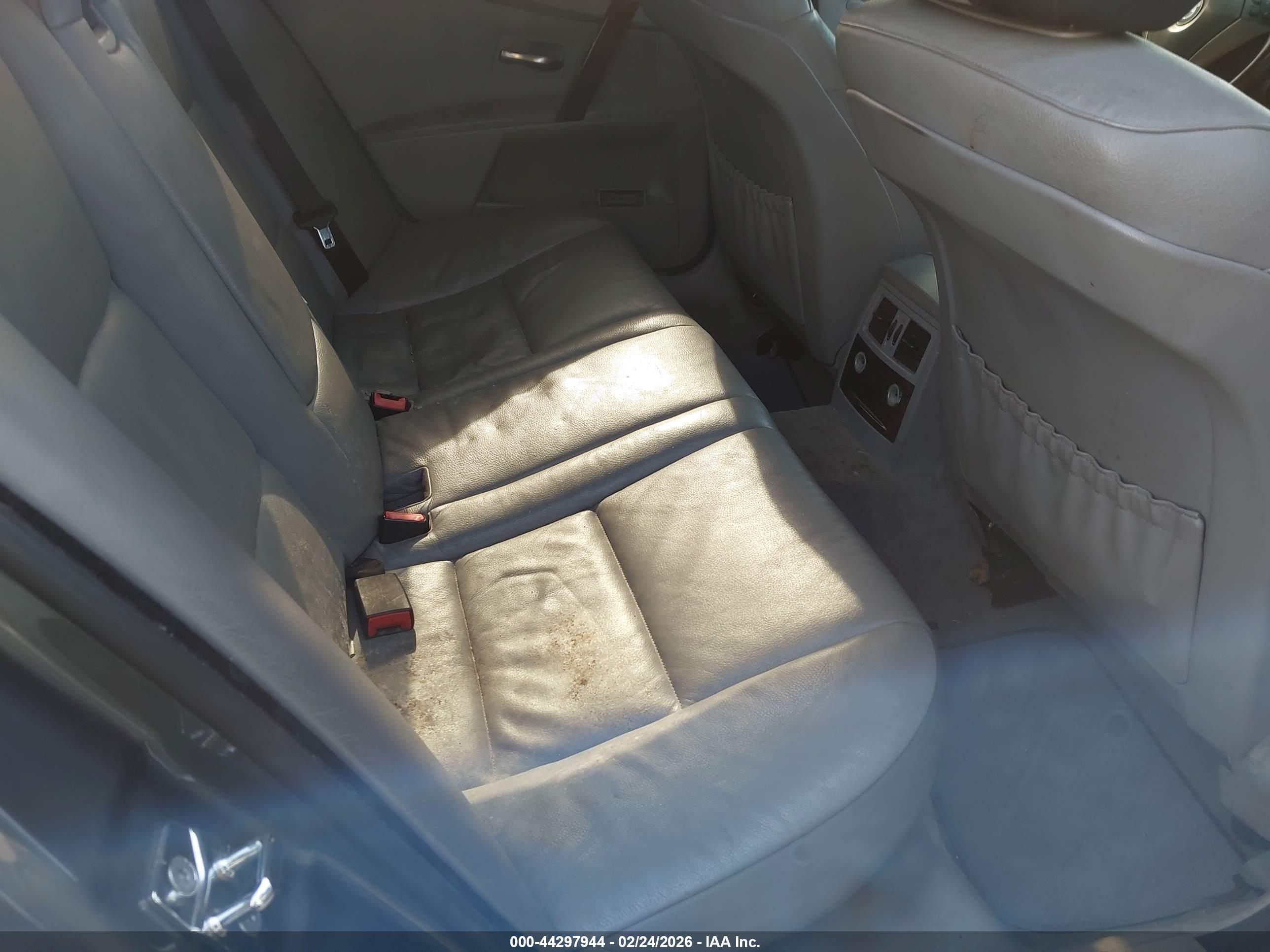 BMW 550I image 8