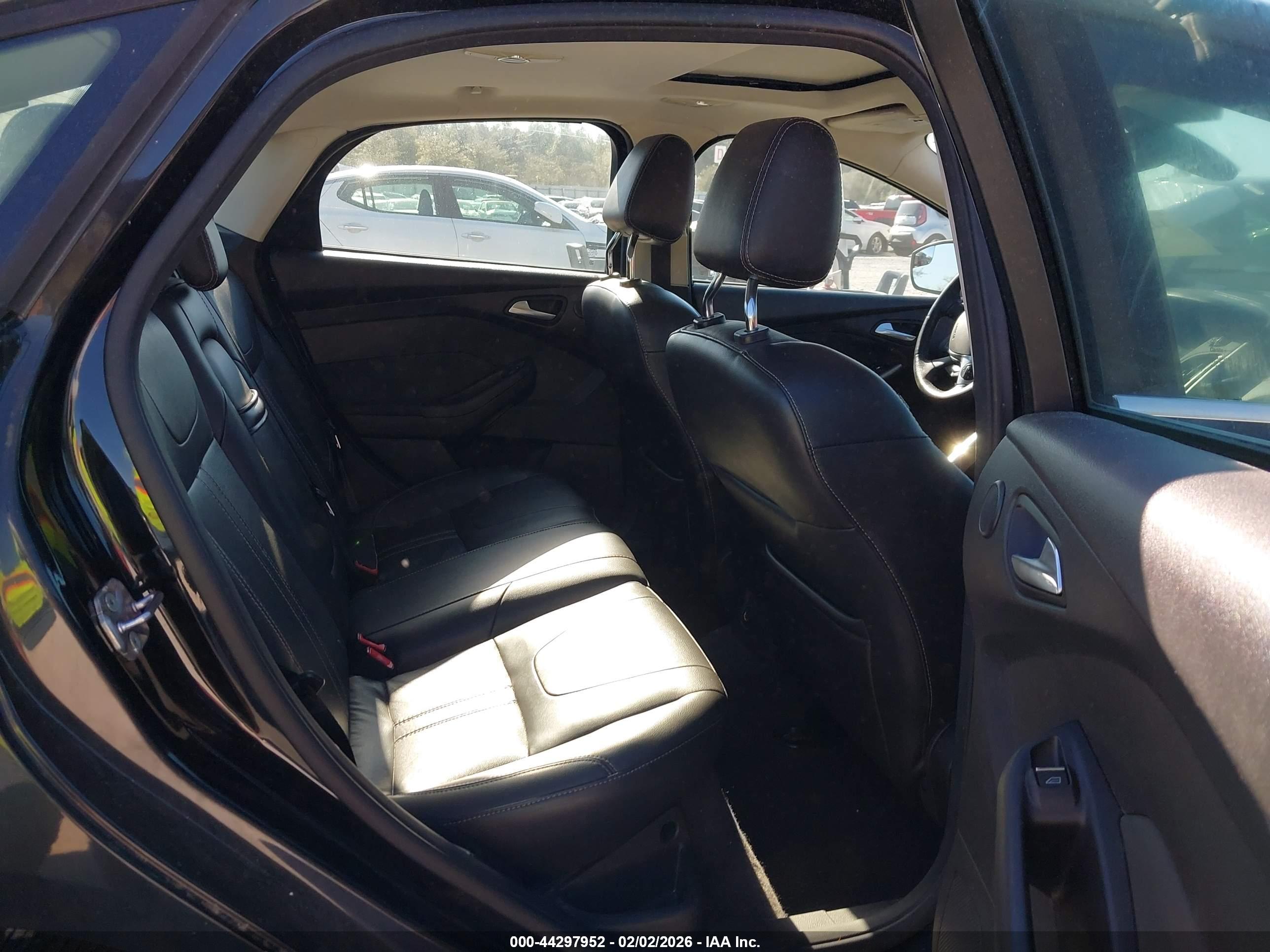 FORD FOCUS image 8