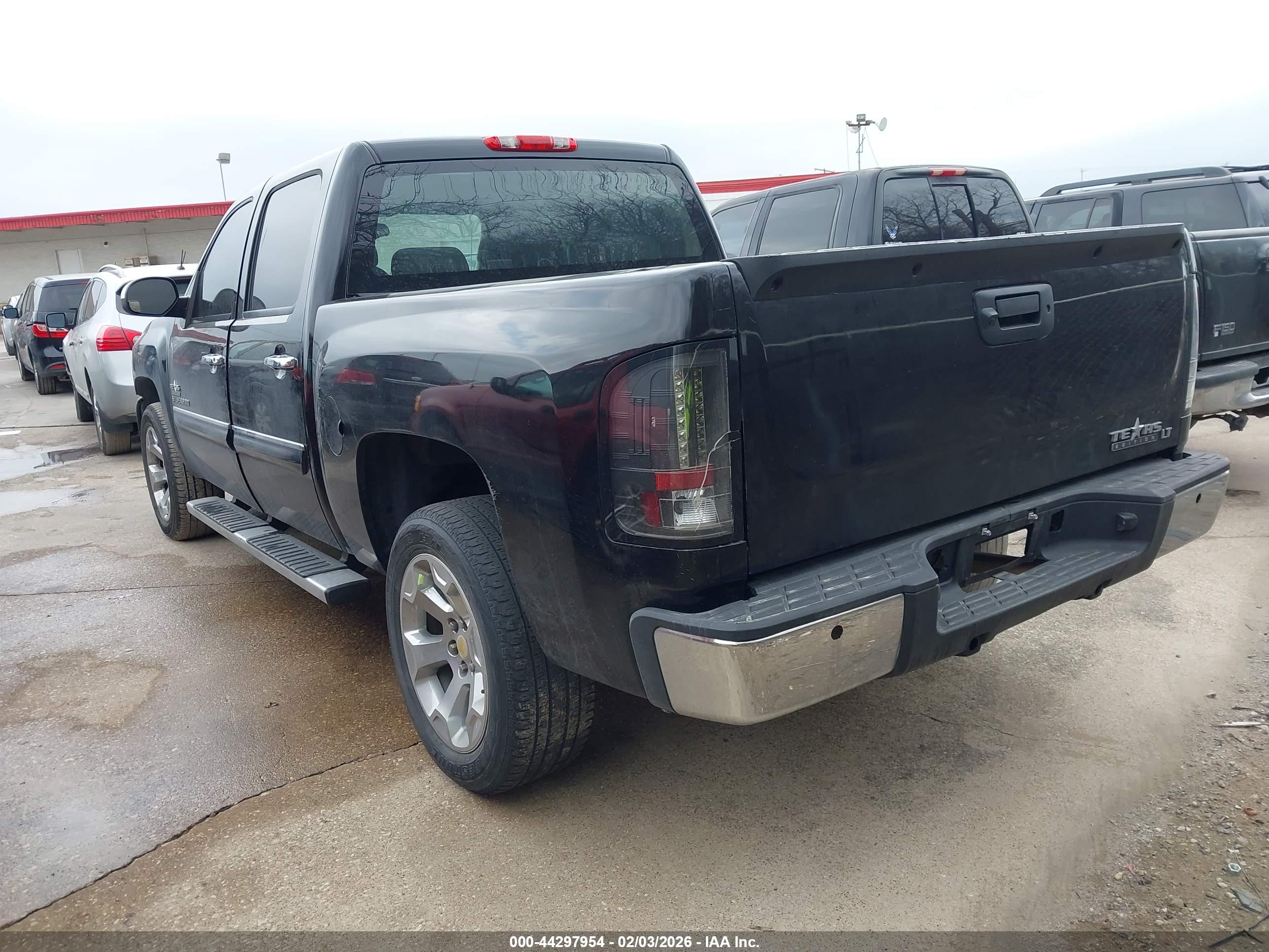 CHEVROLET SILVERADO image 3
