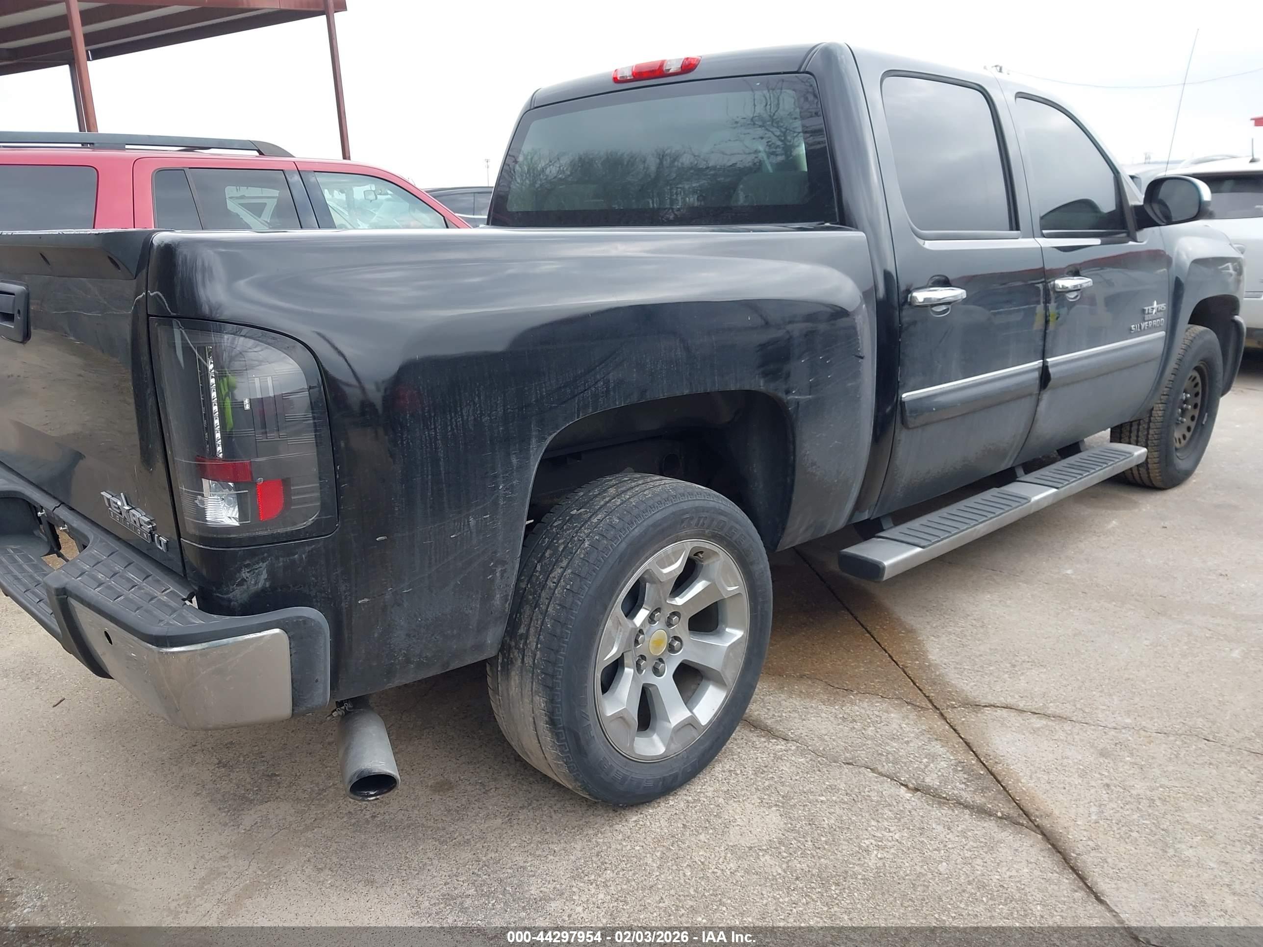 CHEVROLET SILVERADO image 4