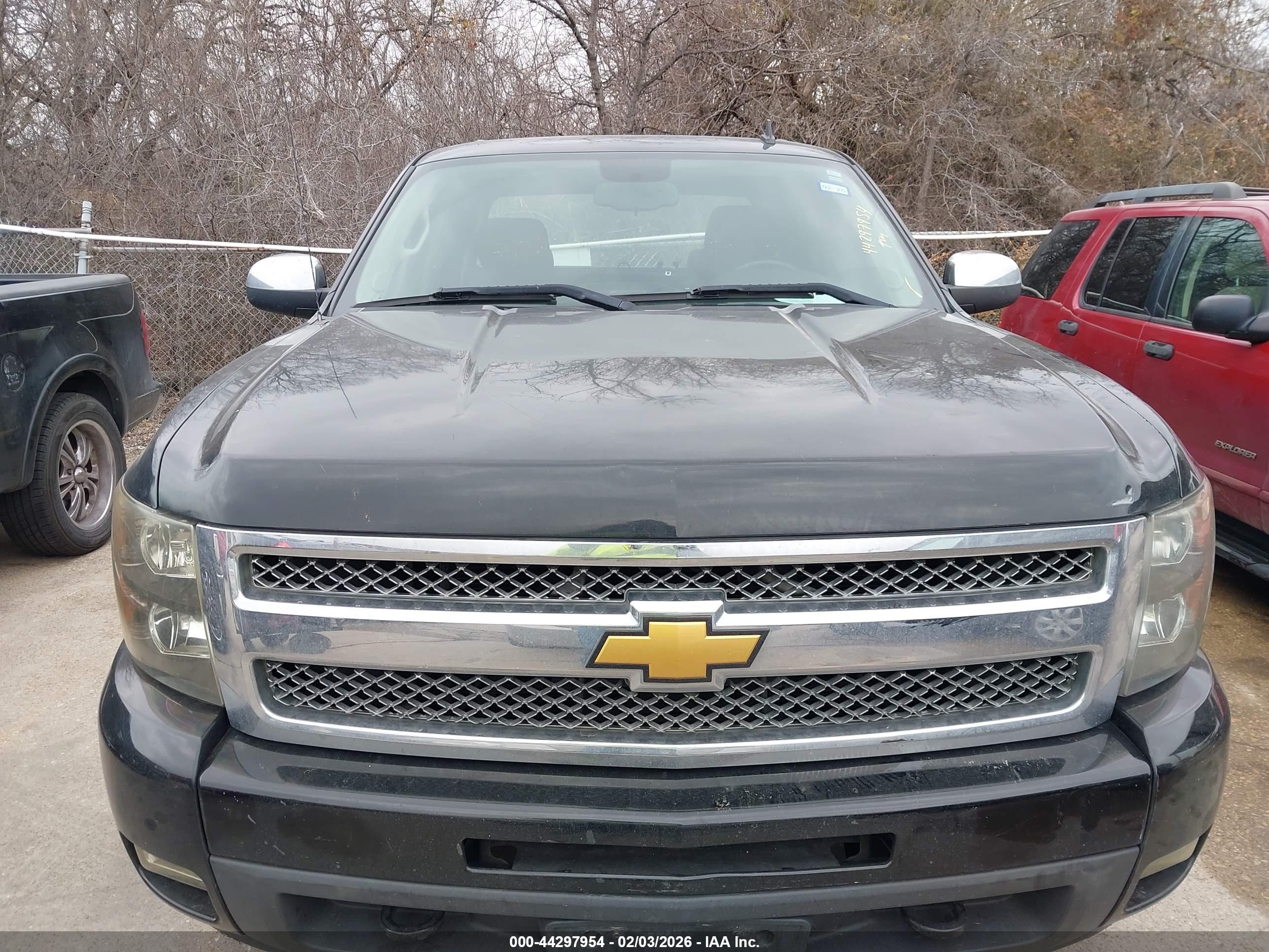 CHEVROLET SILVERADO image 6