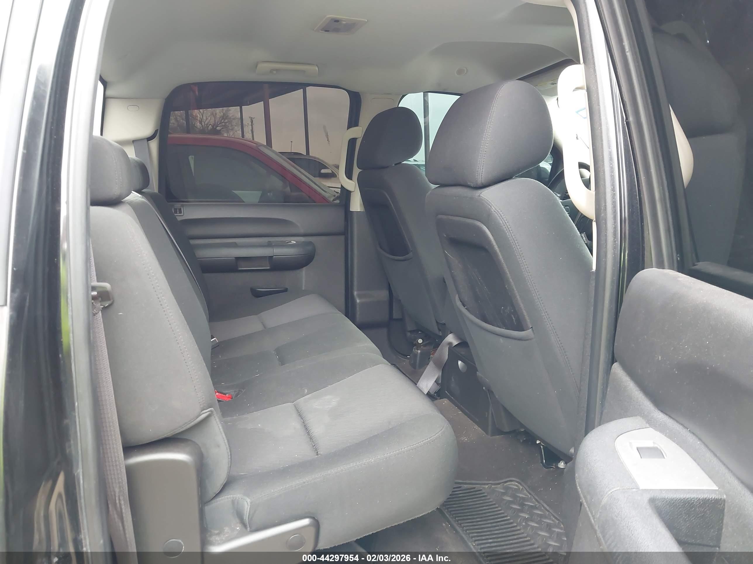CHEVROLET SILVERADO image 8