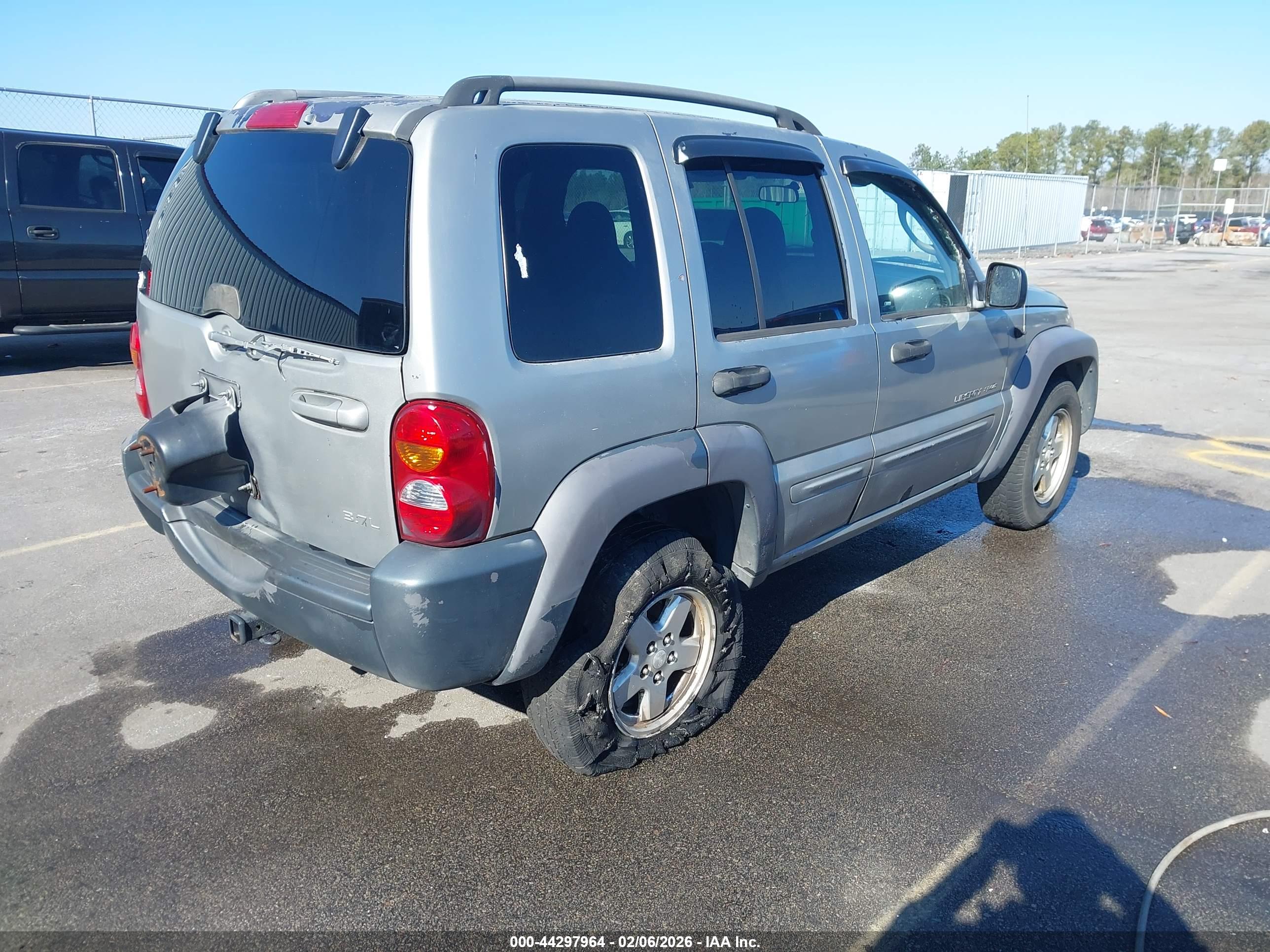 JEEP LIBERTY image 4