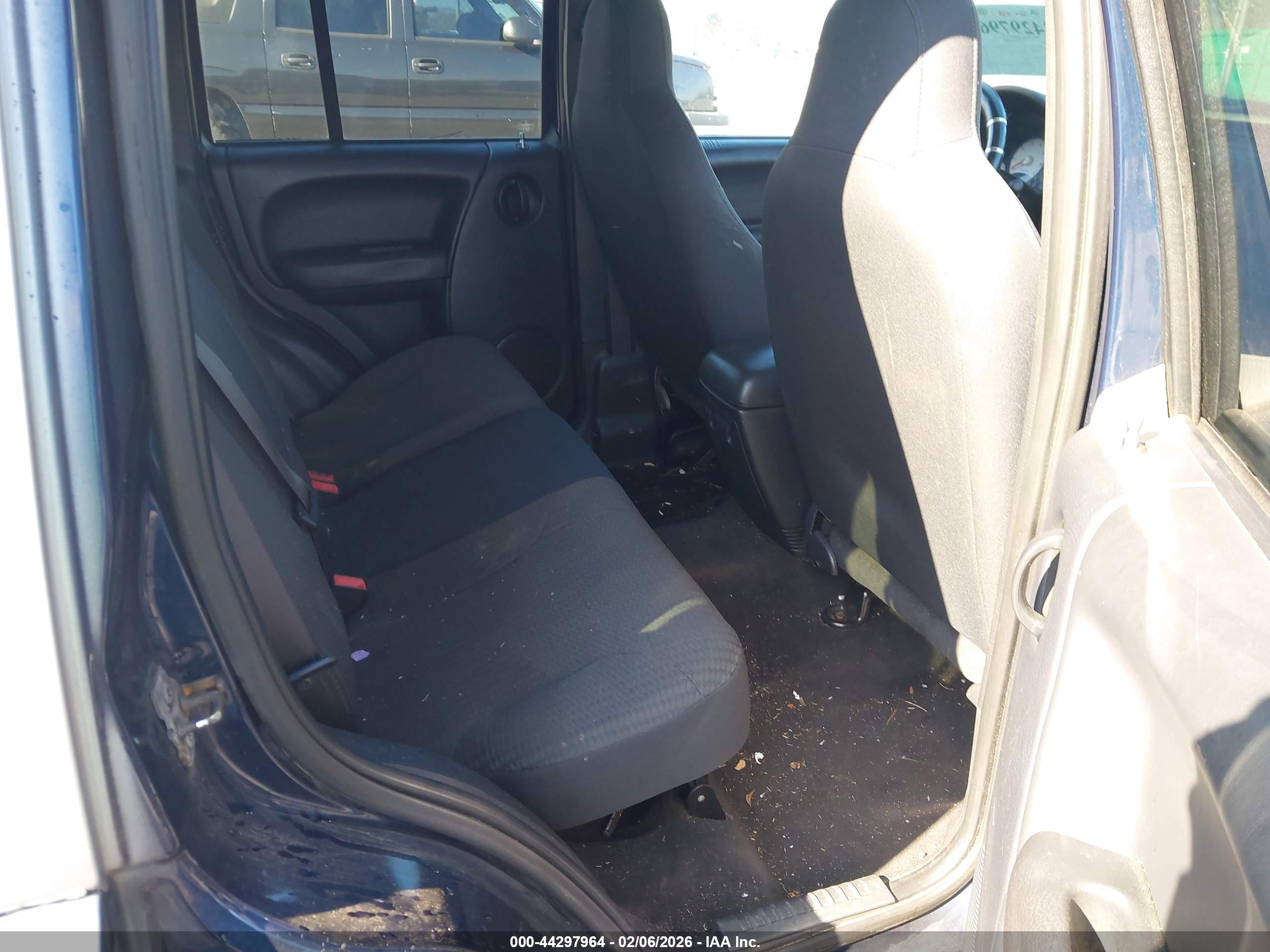 JEEP LIBERTY image 8