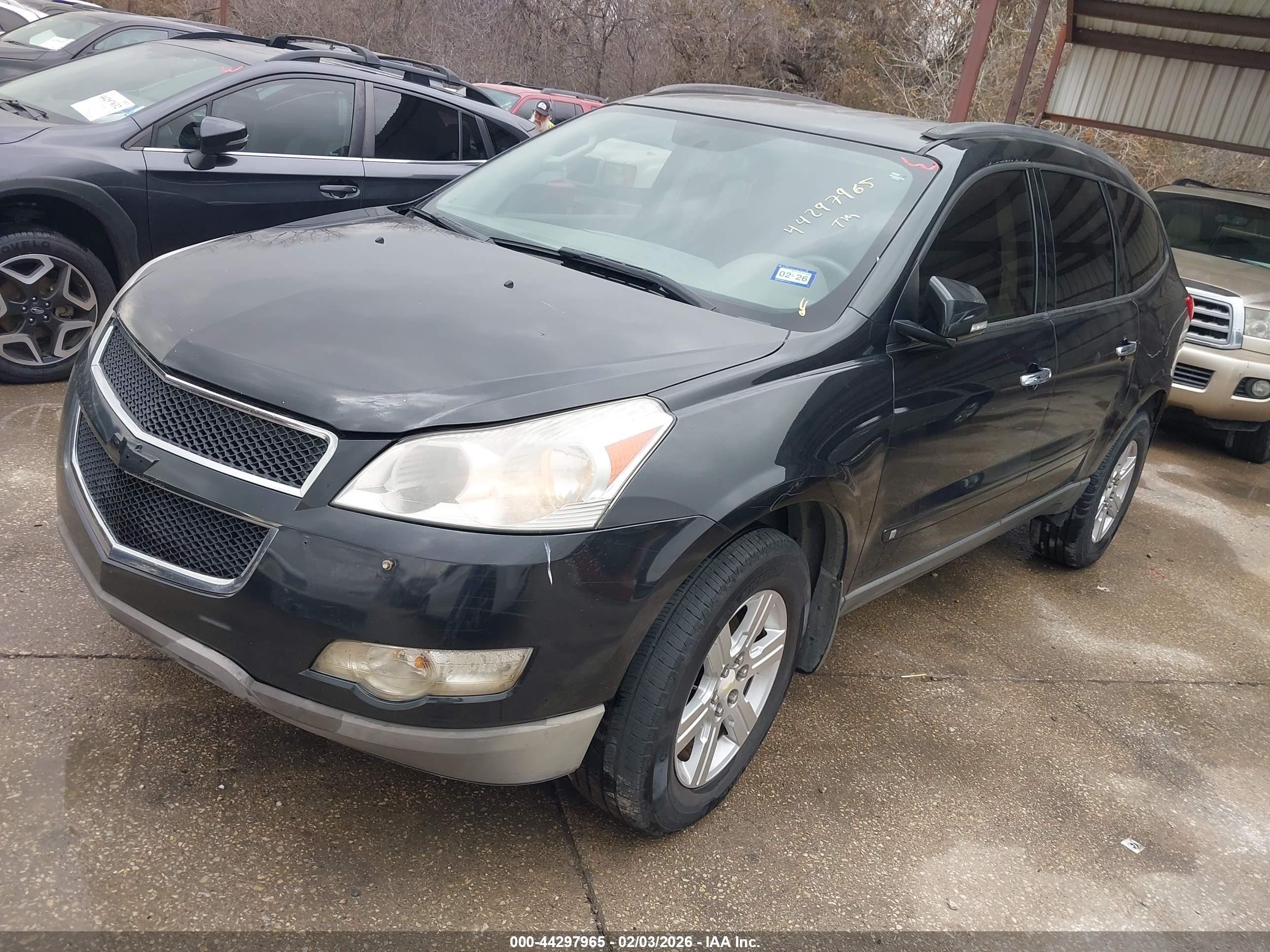 CHEVROLET TRAVERSE image 2