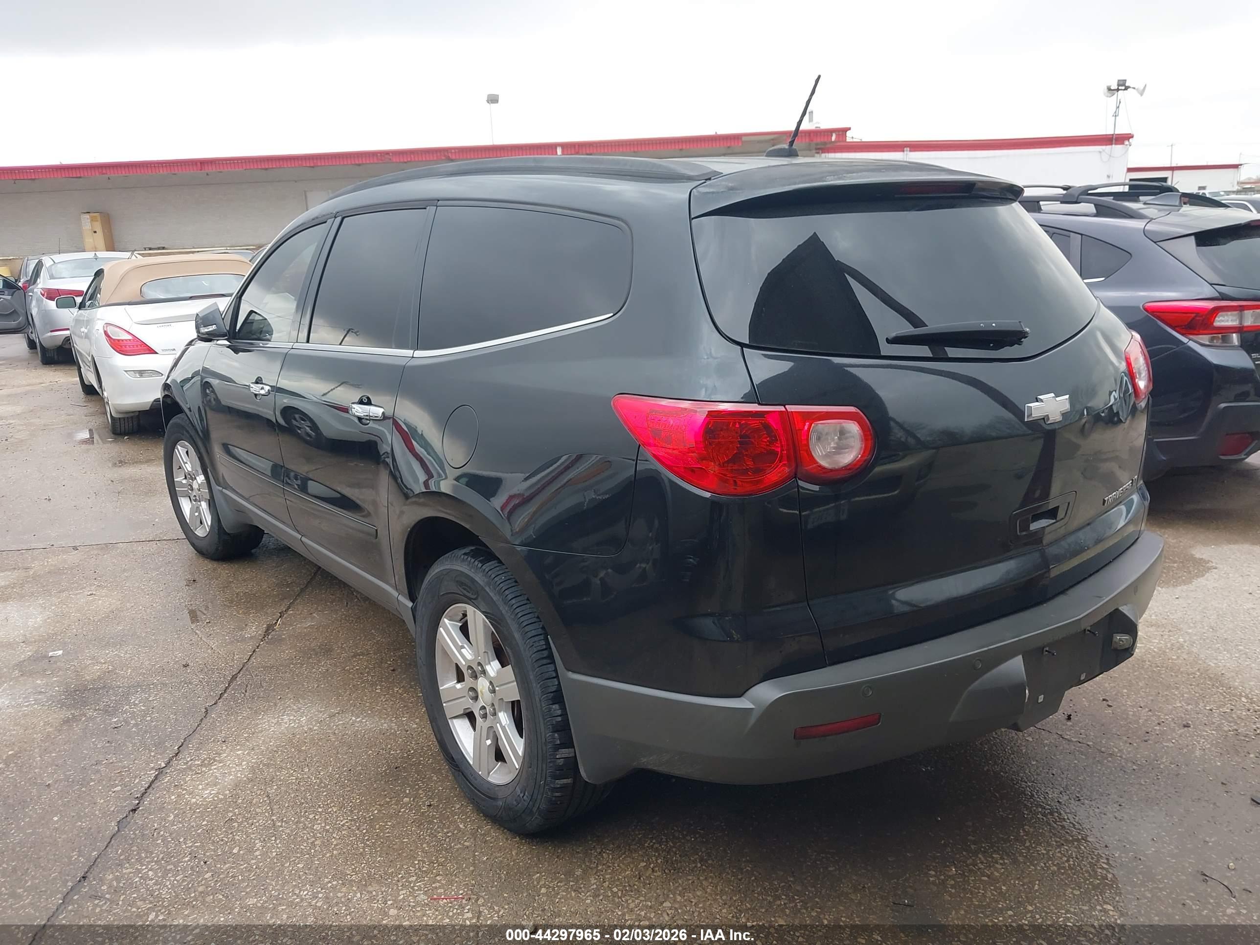 CHEVROLET TRAVERSE image 3