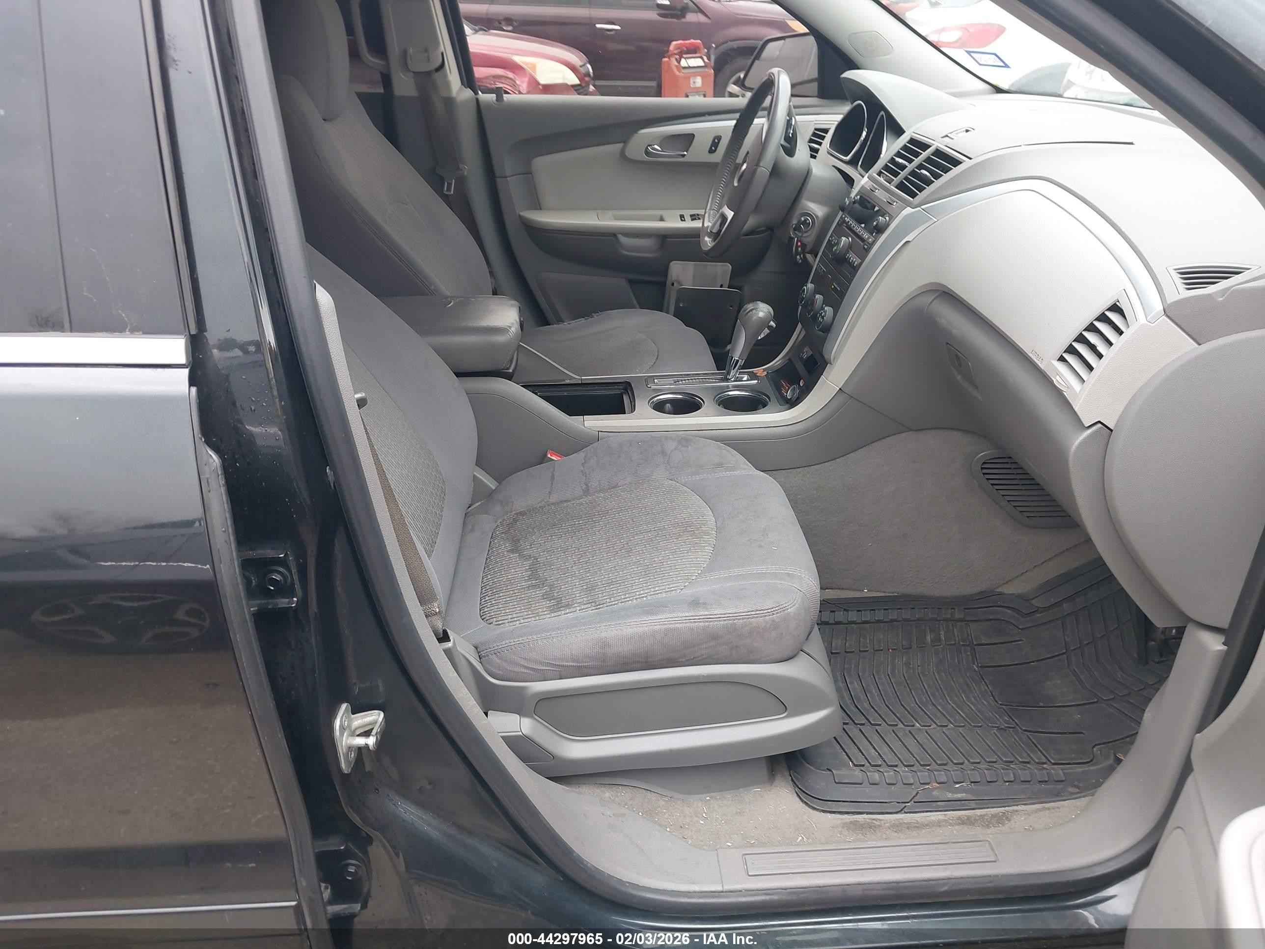 CHEVROLET TRAVERSE image 5