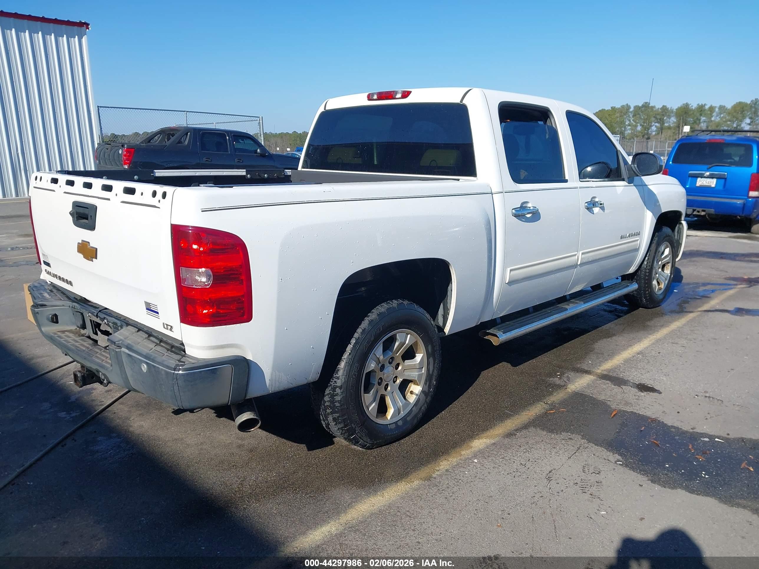 CHEVROLET SILVERADO image 4