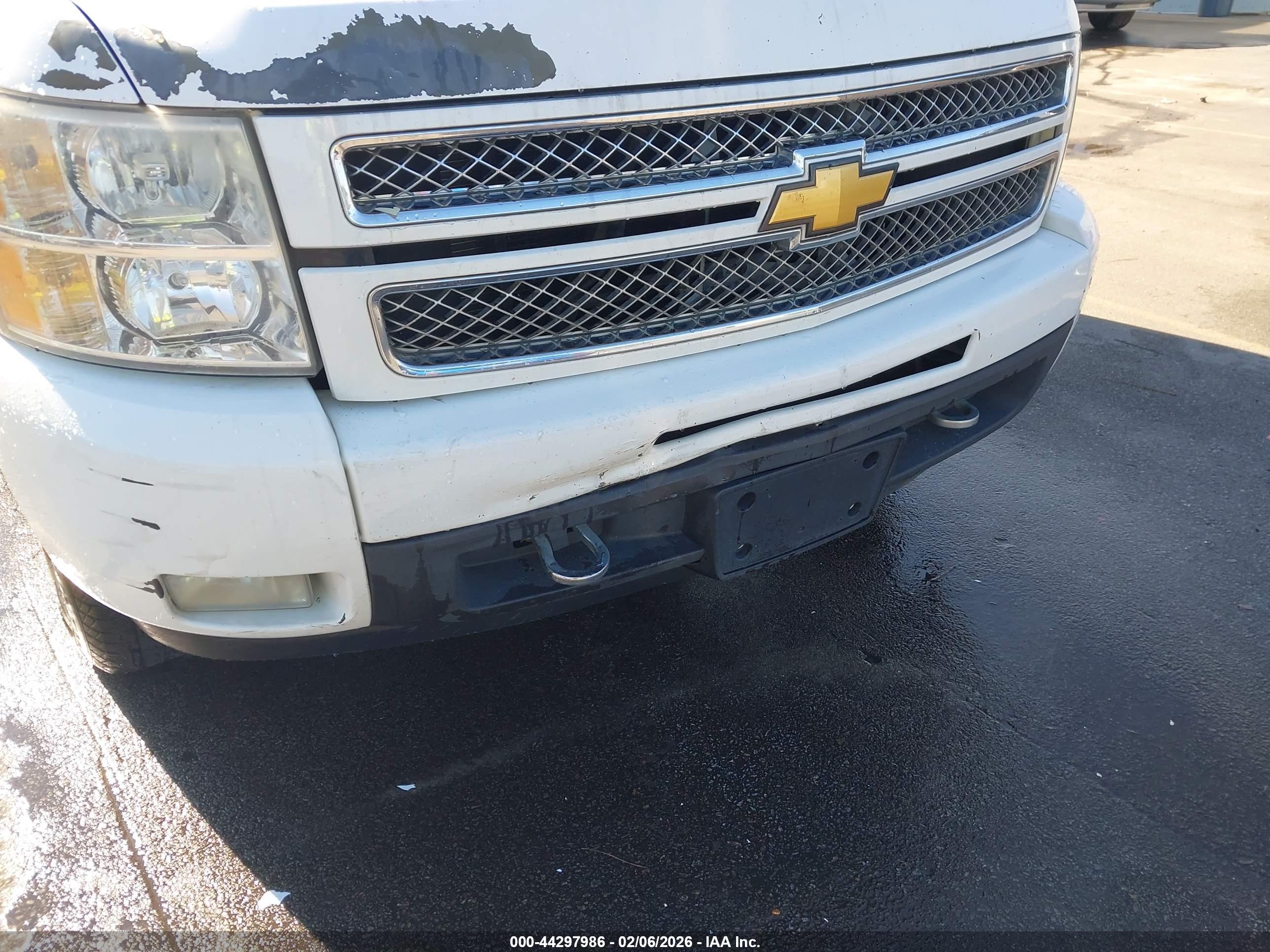 CHEVROLET SILVERADO image 6