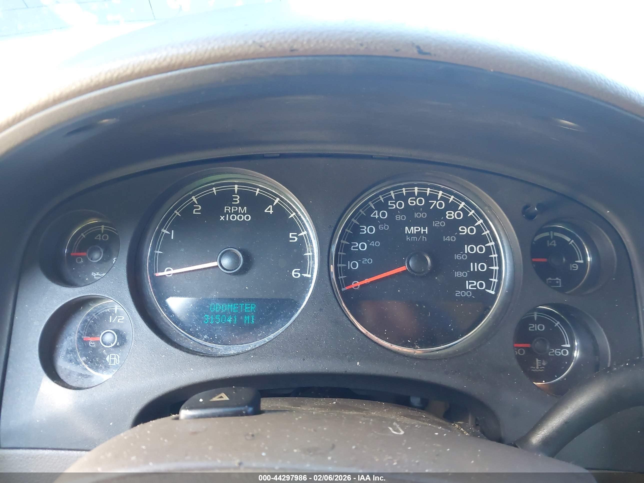 CHEVROLET SILVERADO image 7