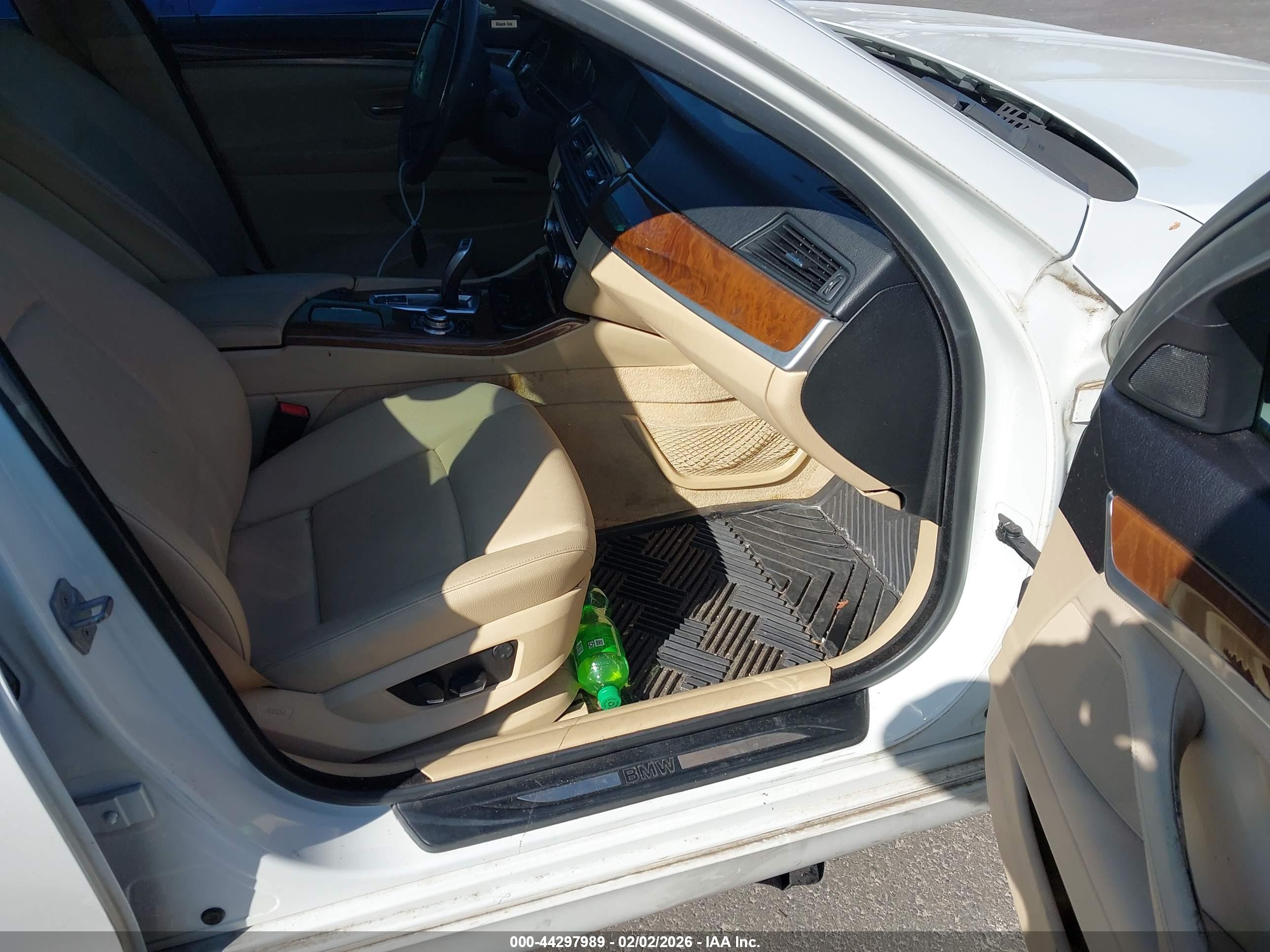BMW 528I image 5