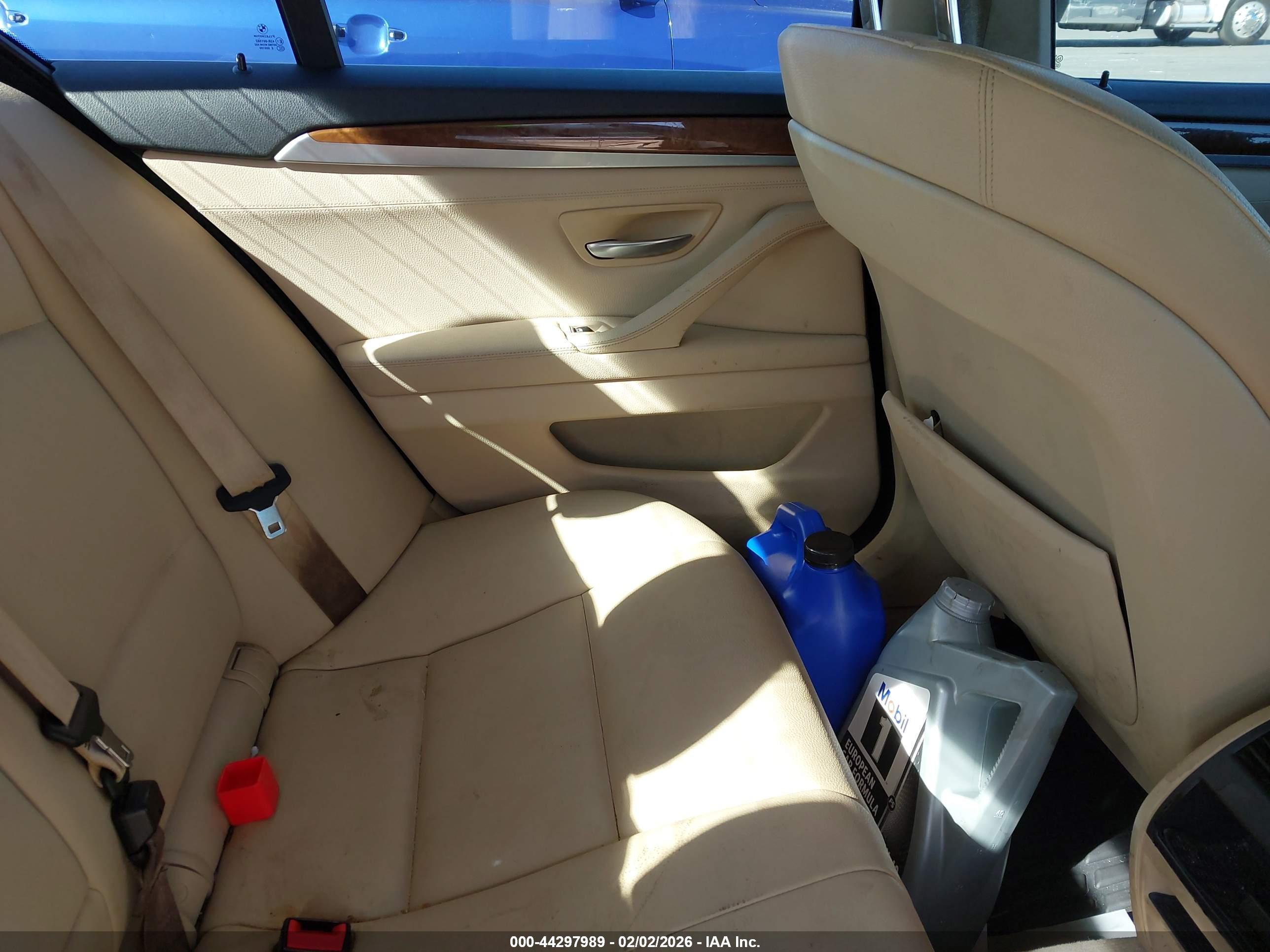 BMW 528I image 8