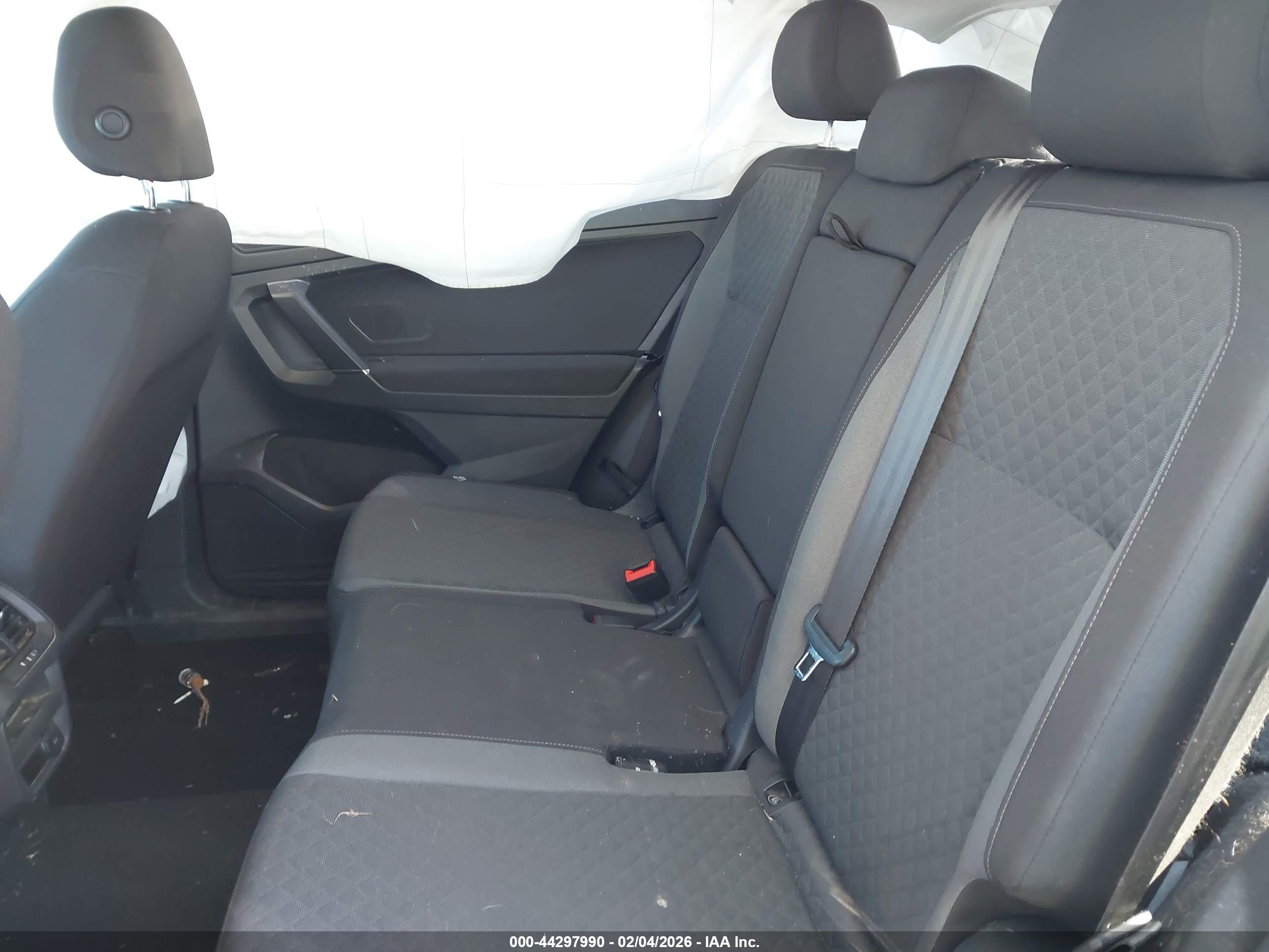 VOLKSWAGEN TIGUAN image 8