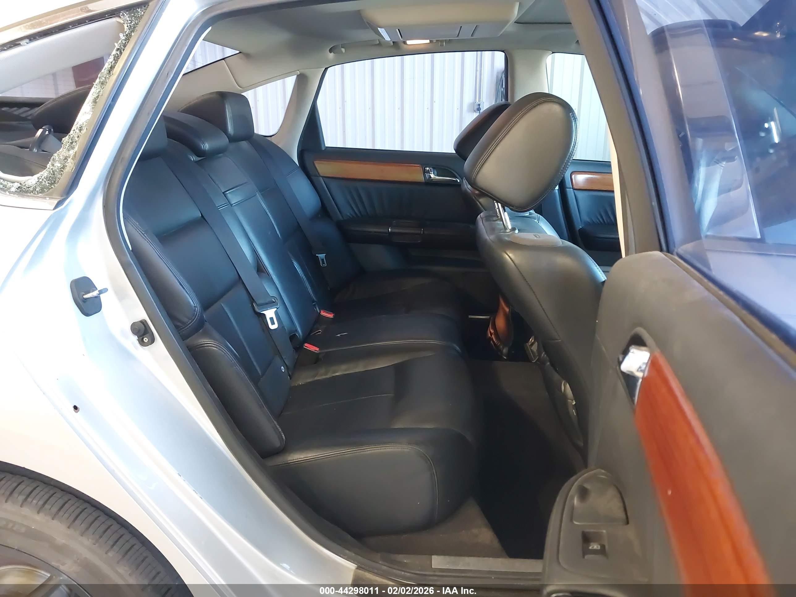 INFINITI M35X image 8