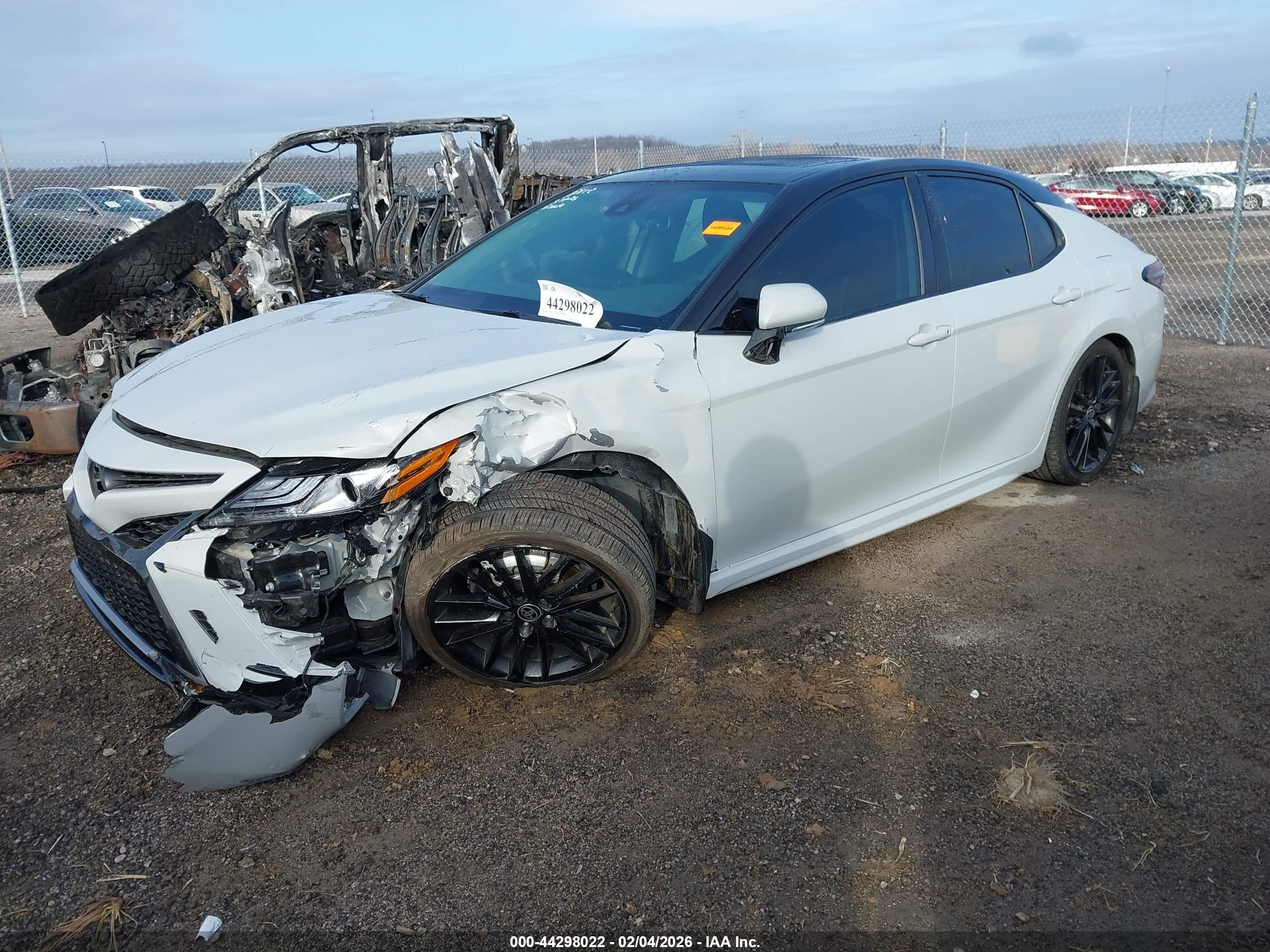TOYOTA CAMRY image 2