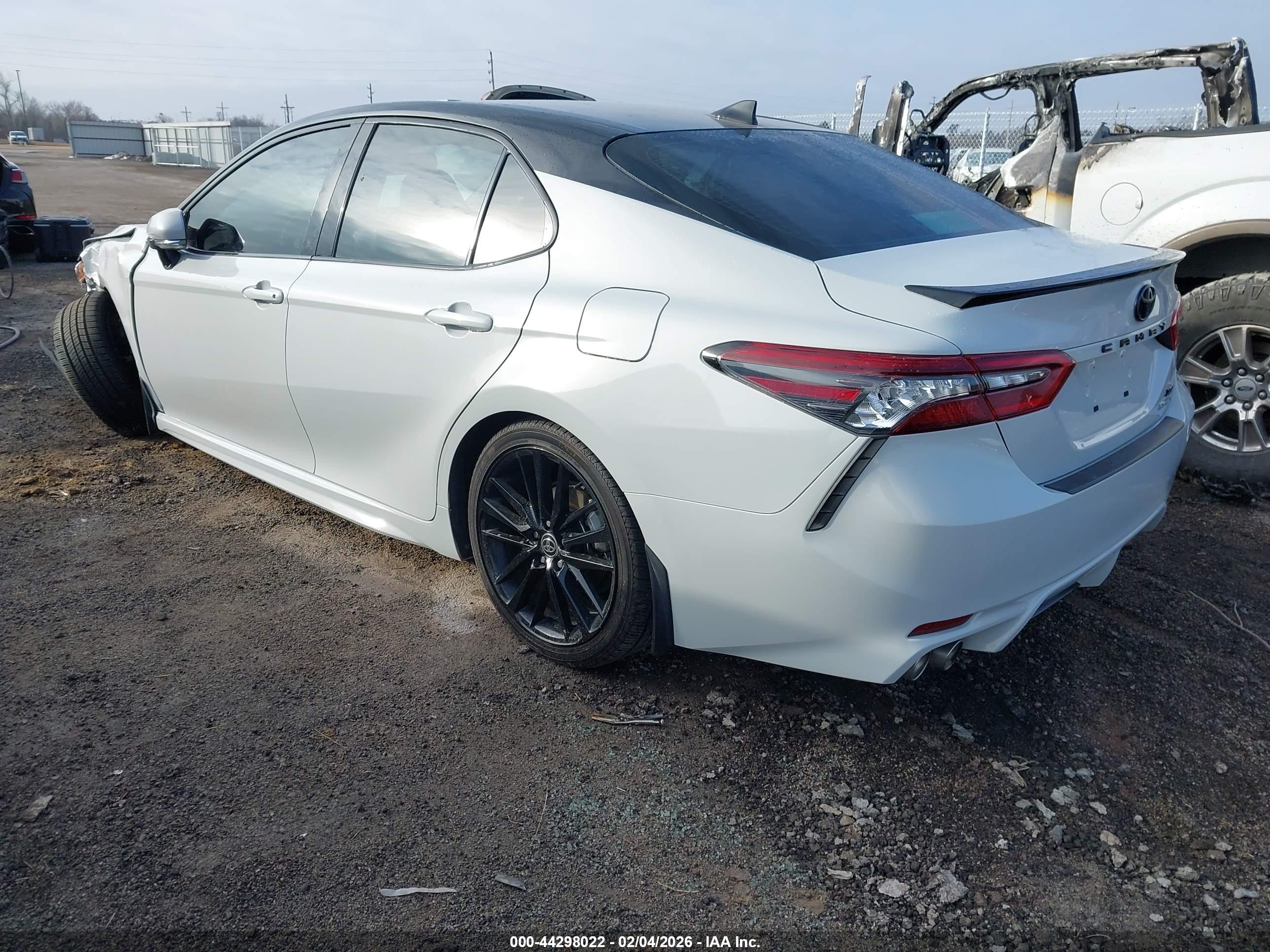 TOYOTA CAMRY image 3