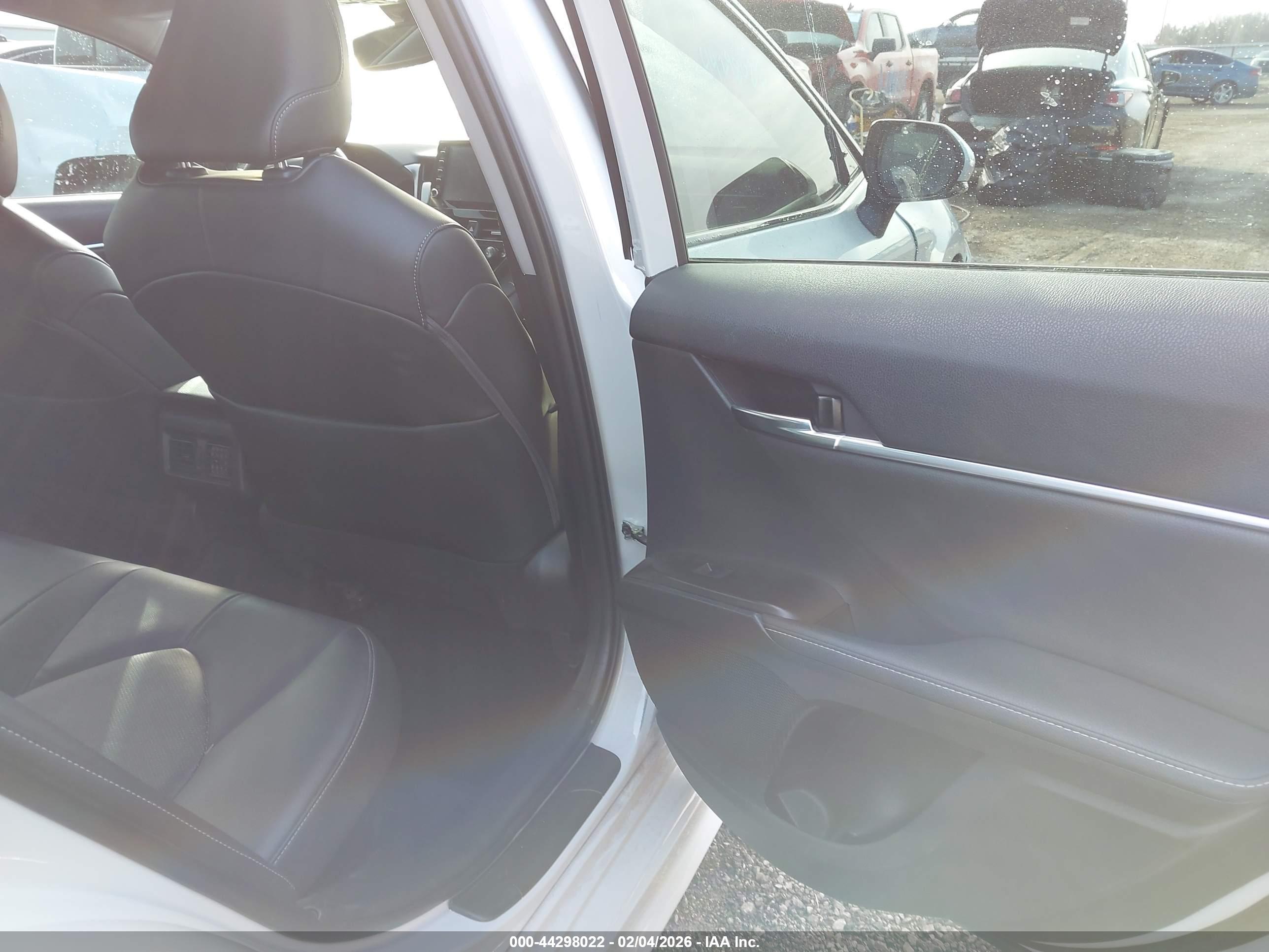 TOYOTA CAMRY image 8