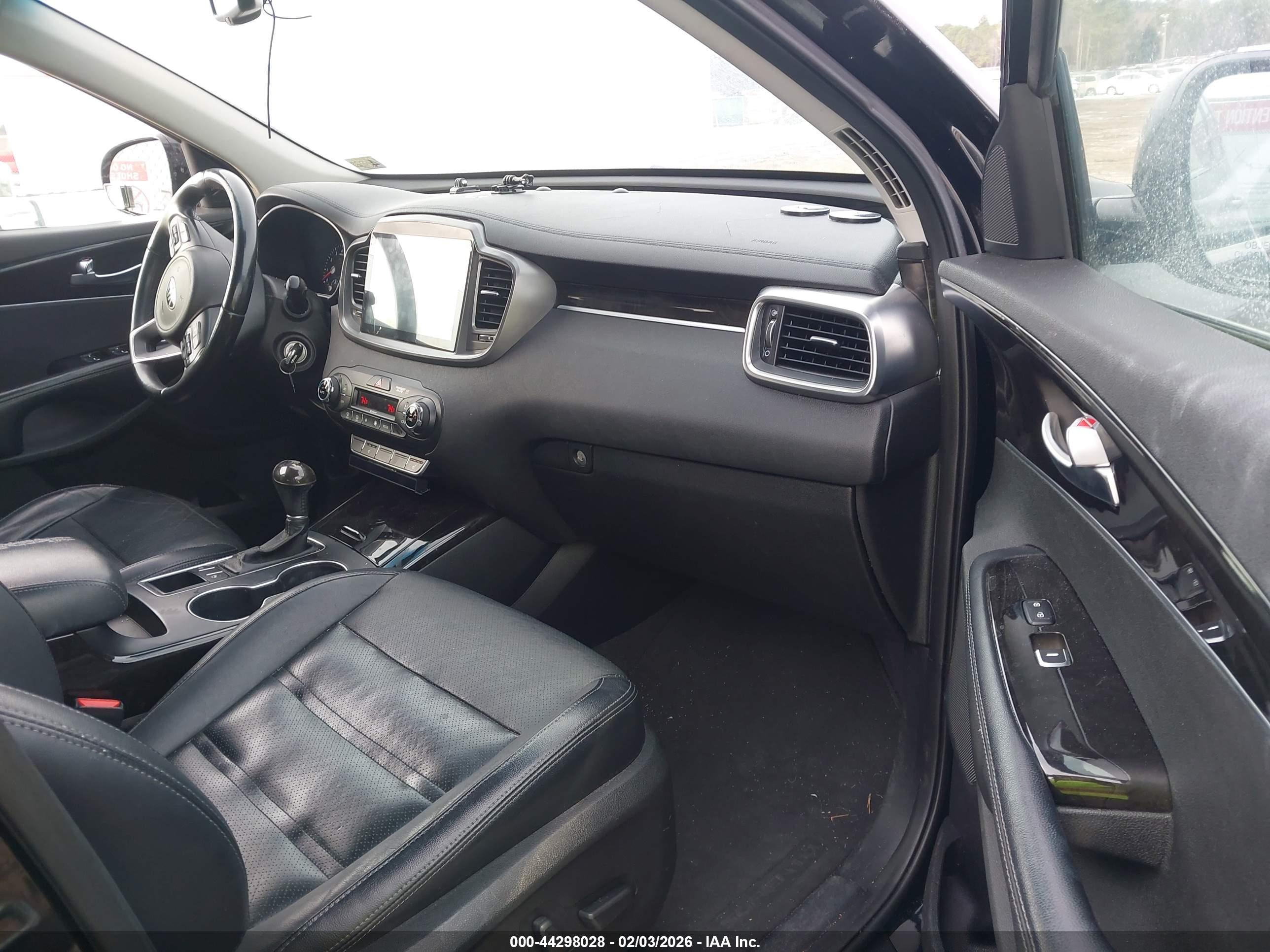 KIA SORENTO image 5