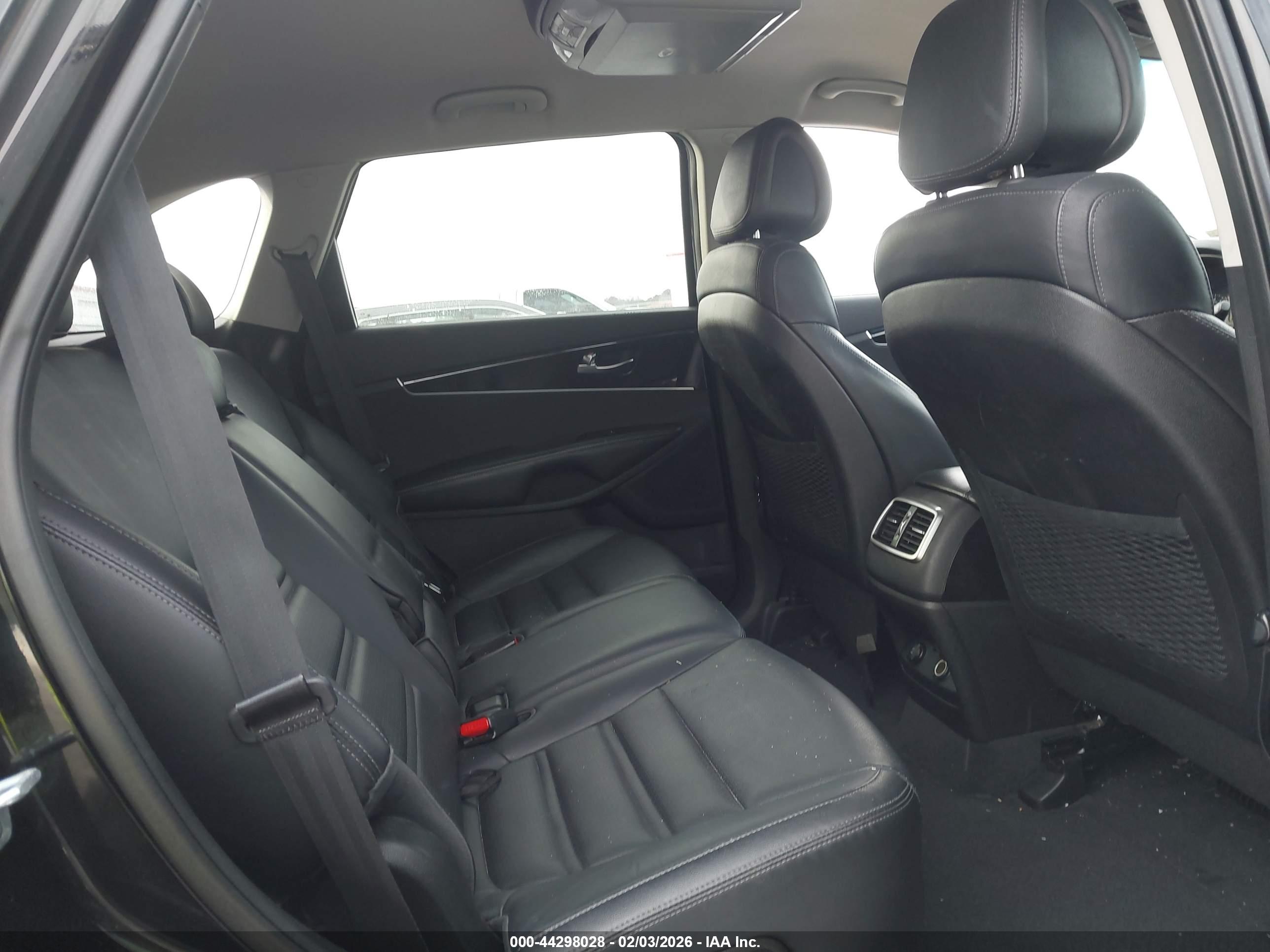 KIA SORENTO image 8