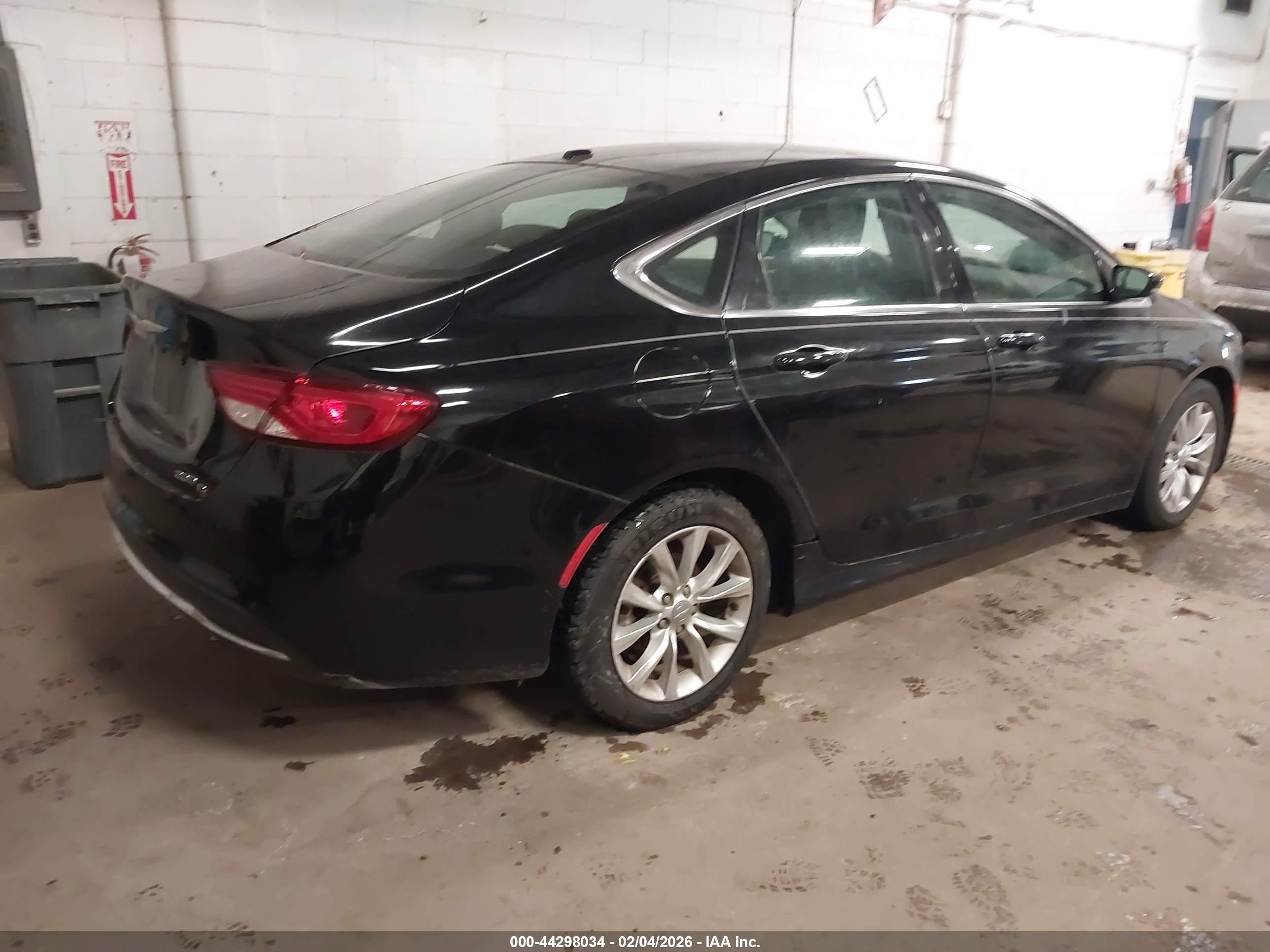 CHRYSLER 200 image 4