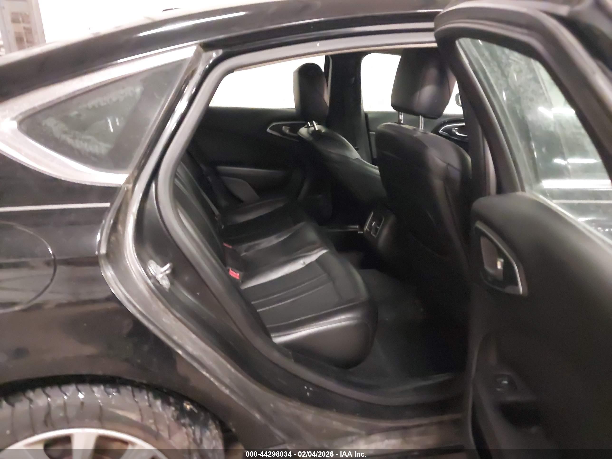 CHRYSLER 200 image 8