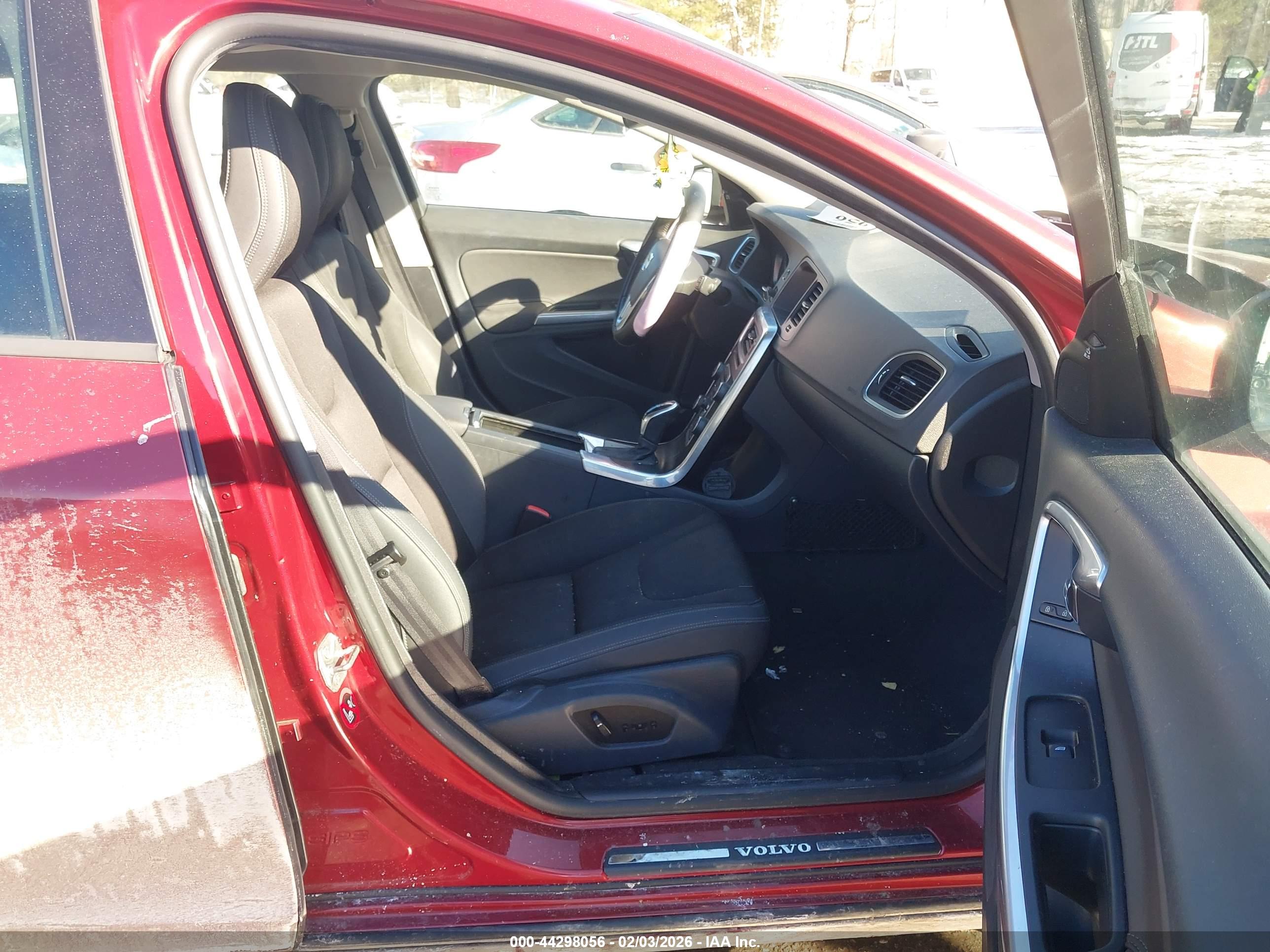 VOLVO V60 image 5