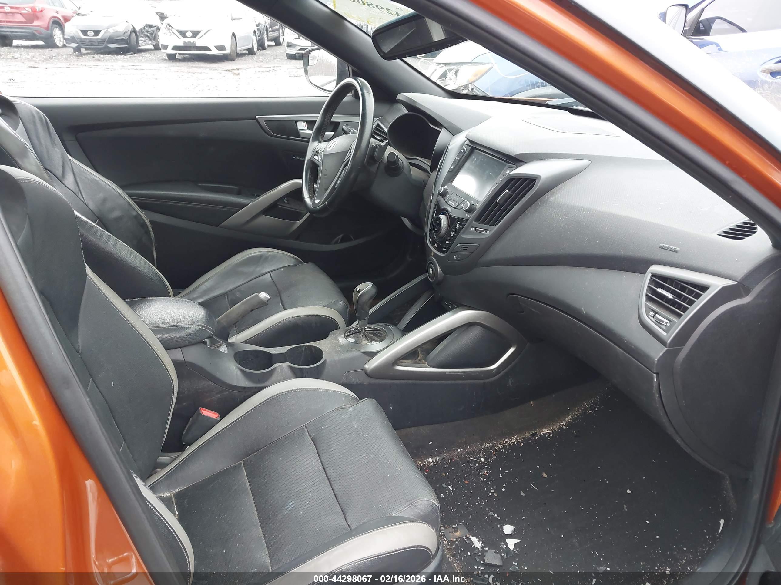 HYUNDAI VELOSTER image 5