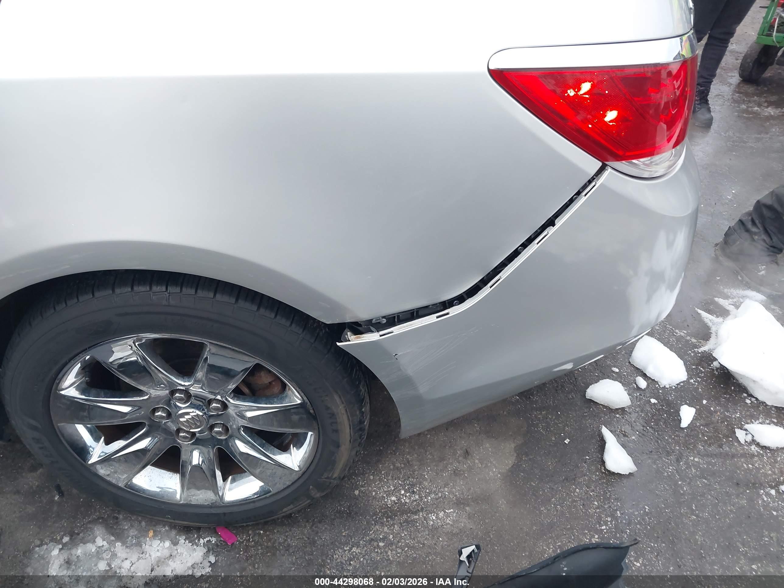 BUICK LACROSSE image 6