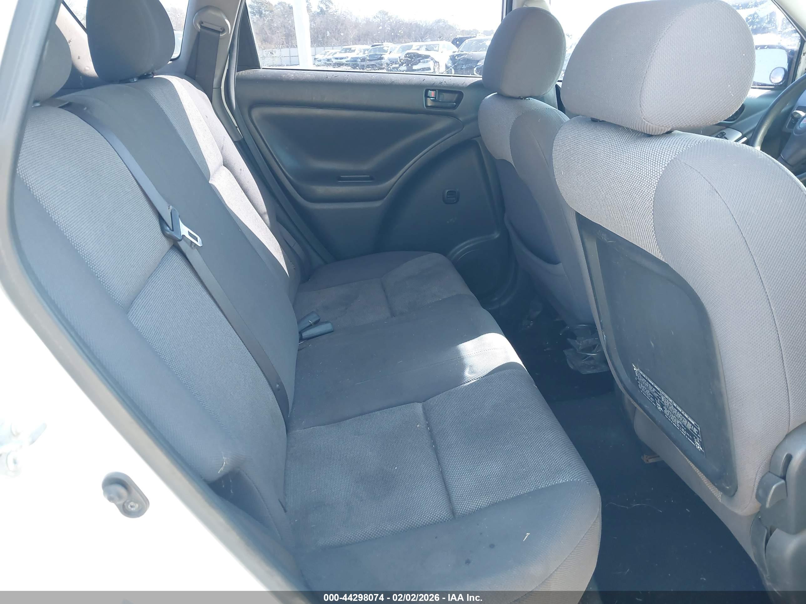 PONTIAC VIBE image 8